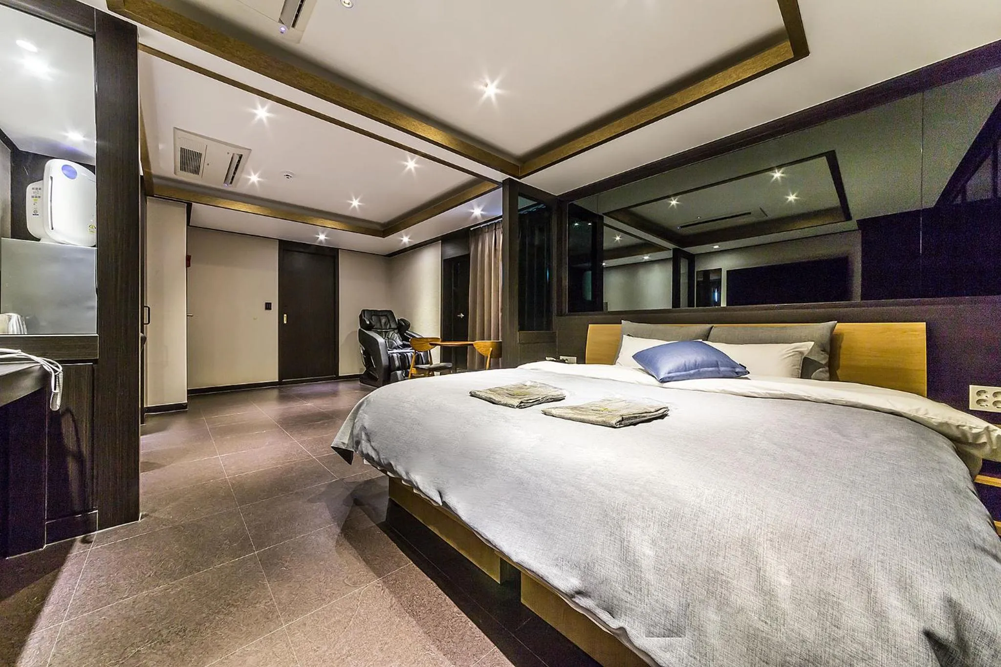 Mountain view, Bed in Incheon Seven Hotel