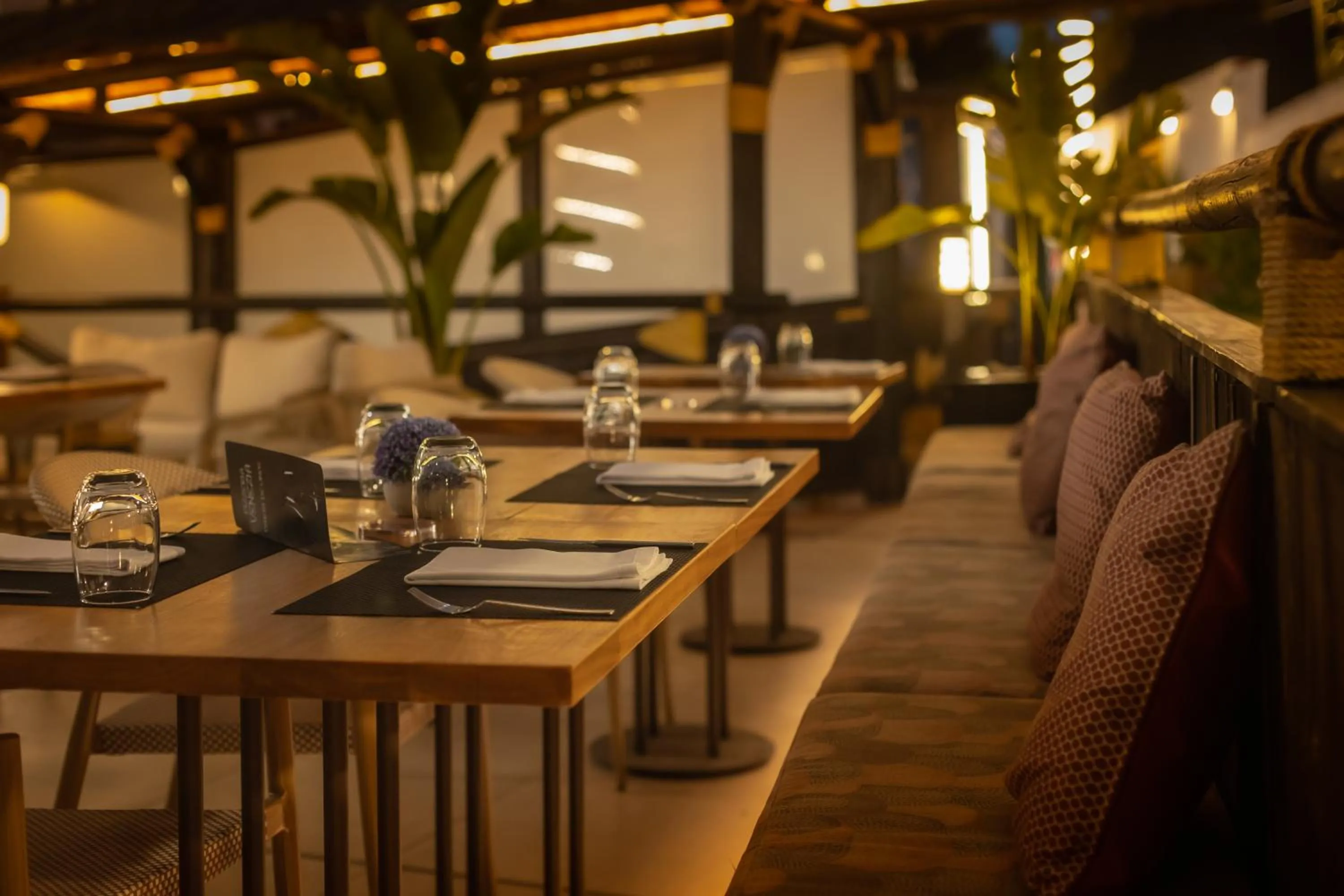 Restaurant/places to eat in Hotel Zen Airport