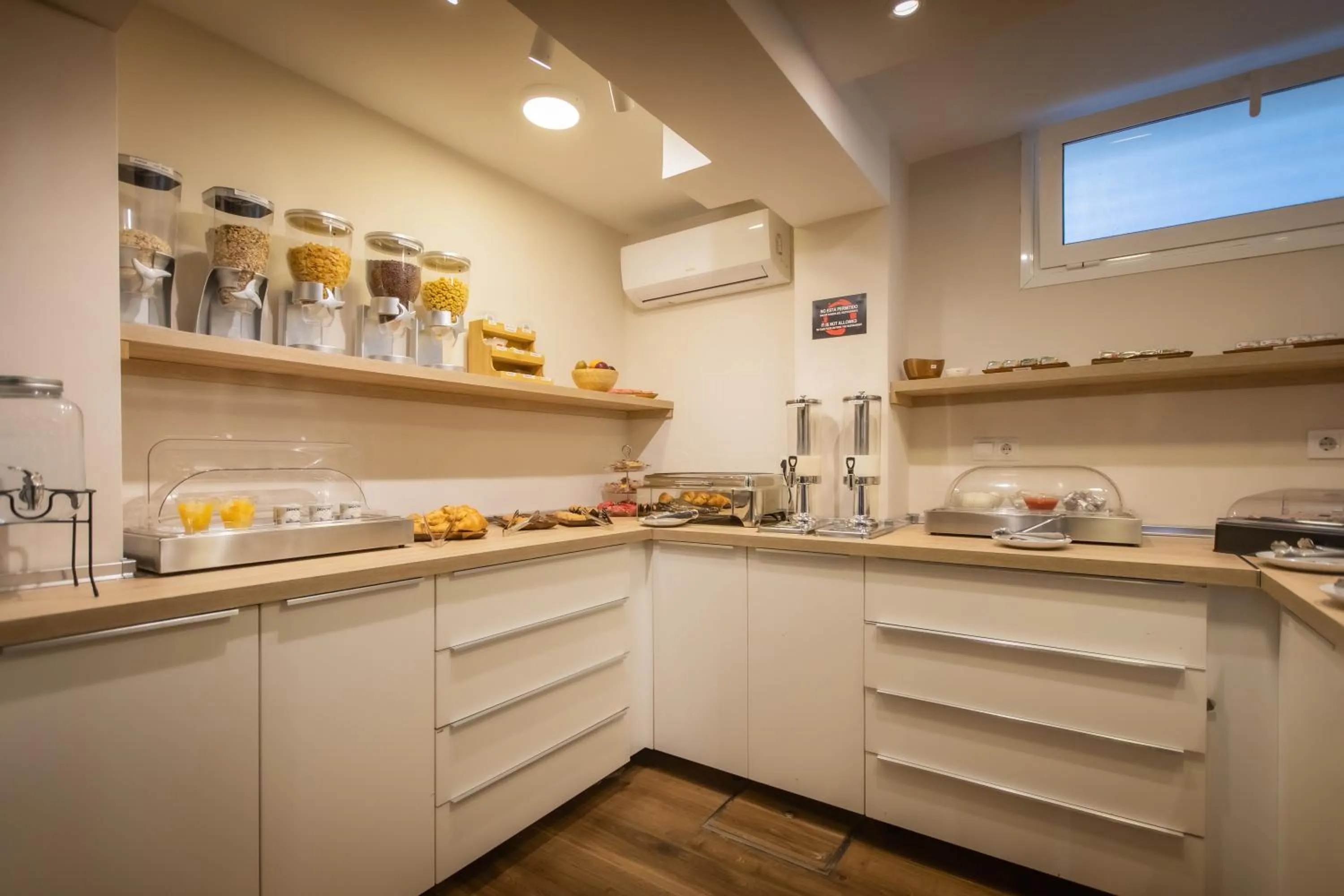 Coffee/tea facilities in Hotel Zen Airport
