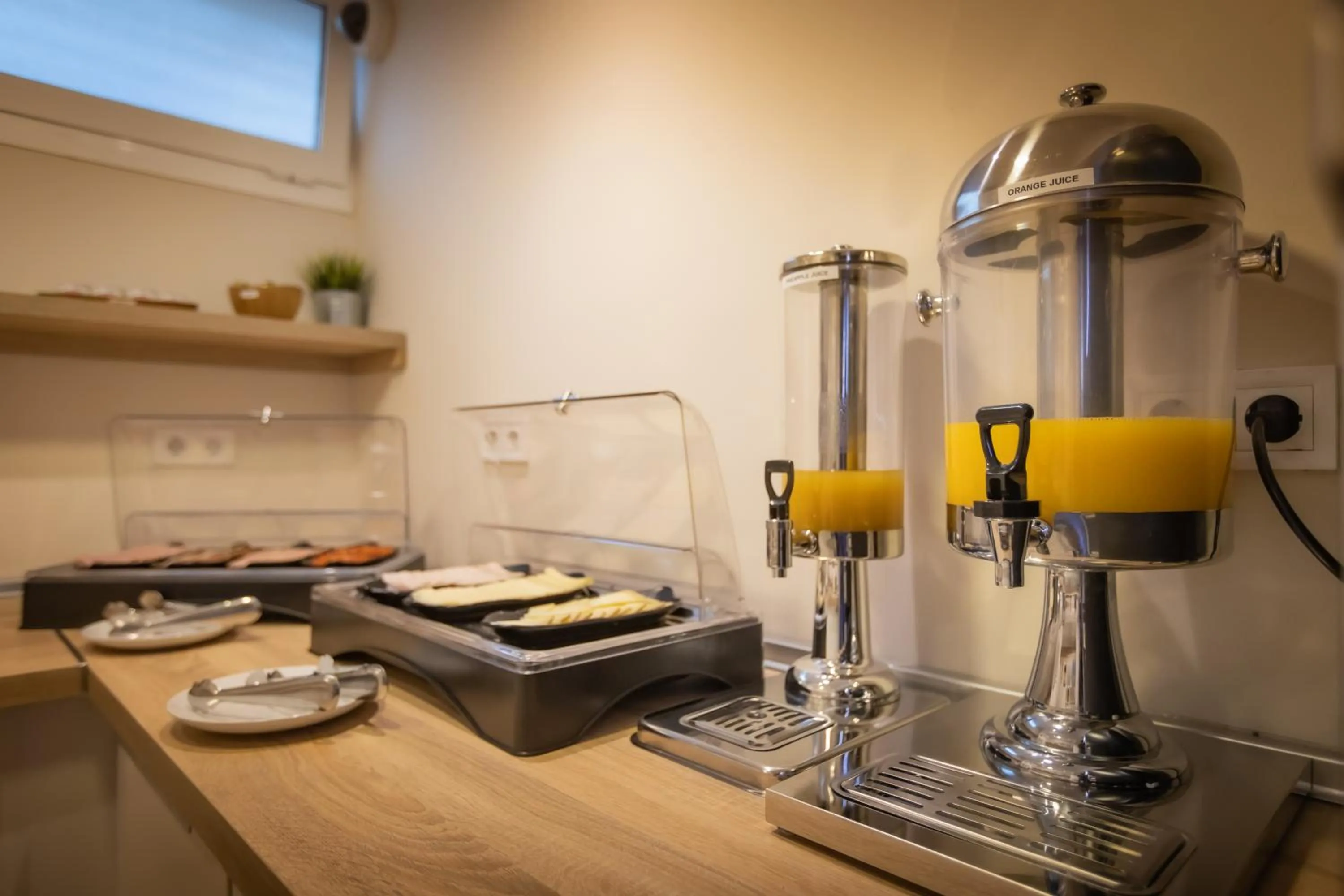 Food and drinks in Hotel Zen Airport