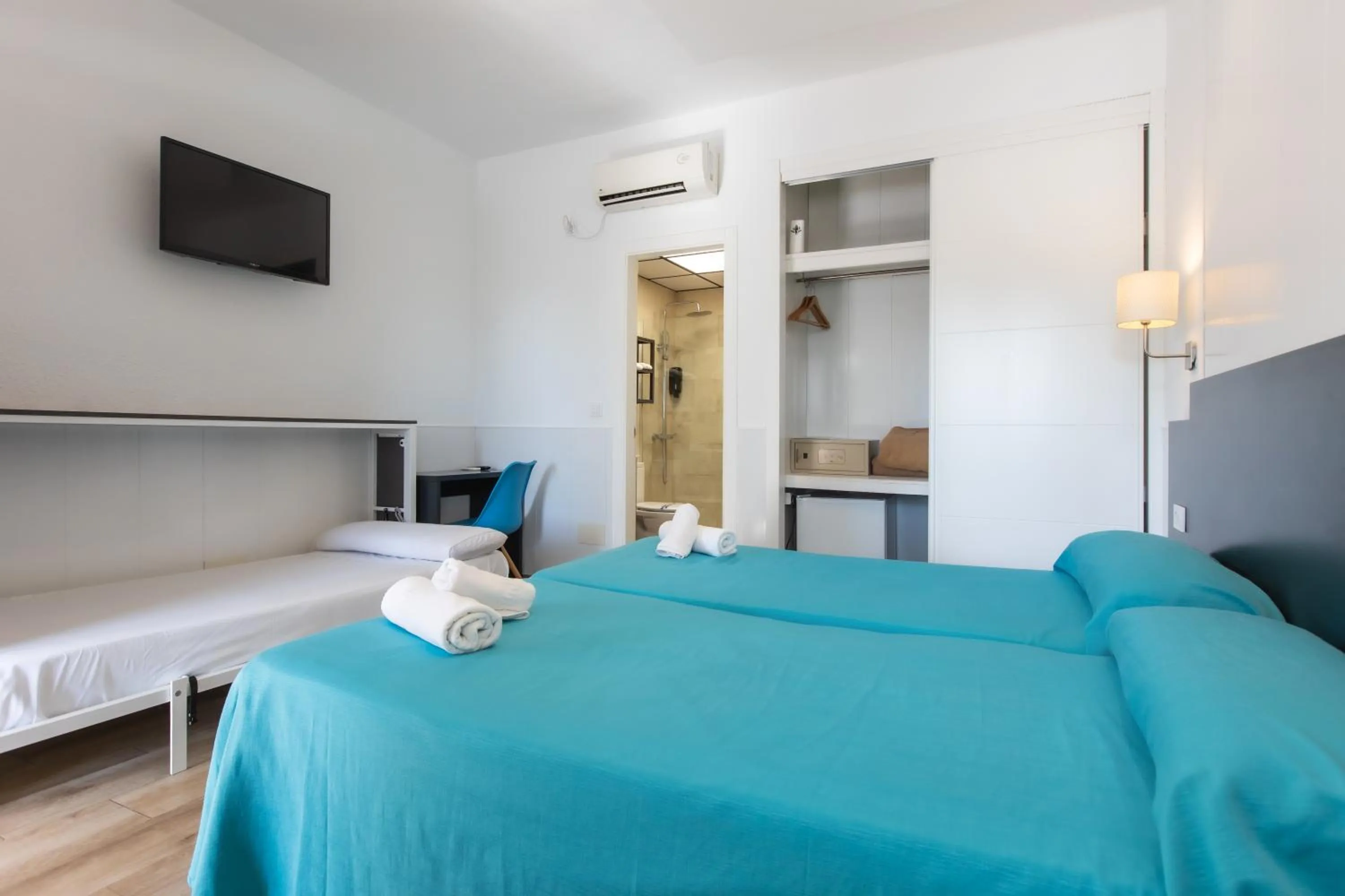 Bed in Hotel Zen Airport