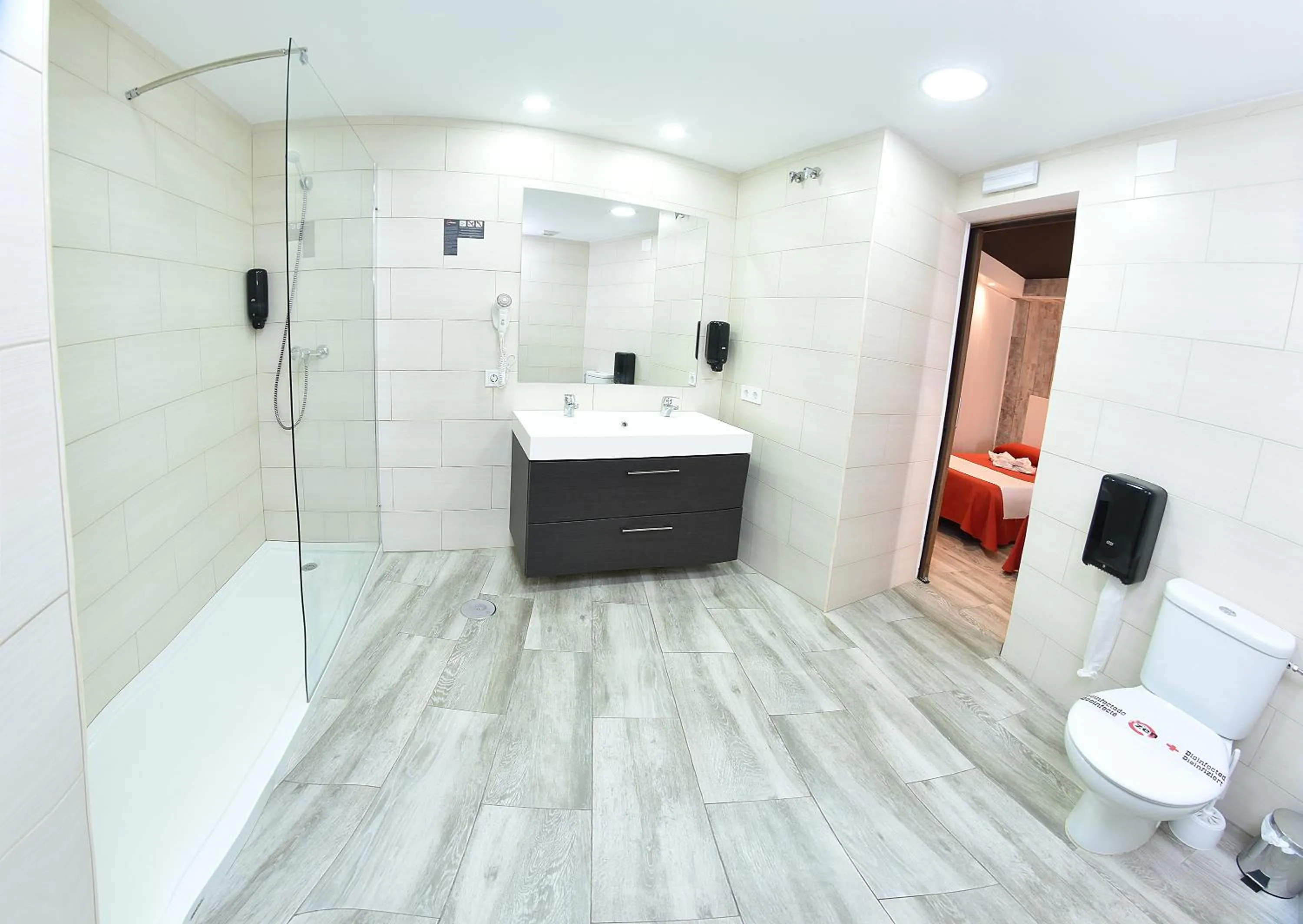 Shower in Hotel Zen Airport