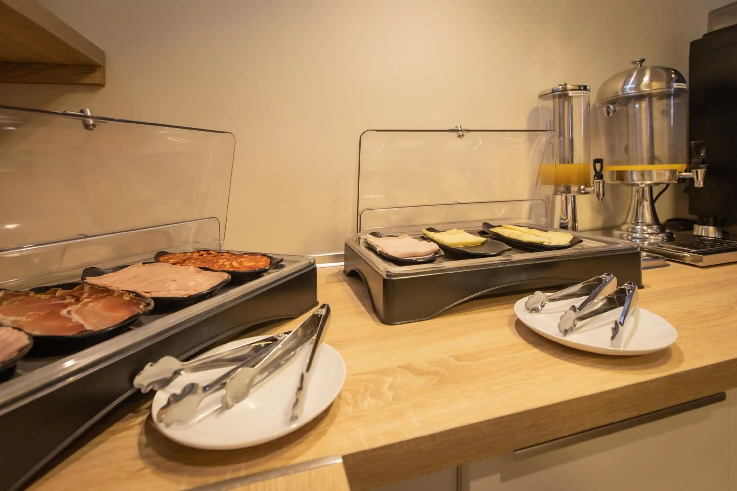 Food and drinks in Hotel Zen Airport