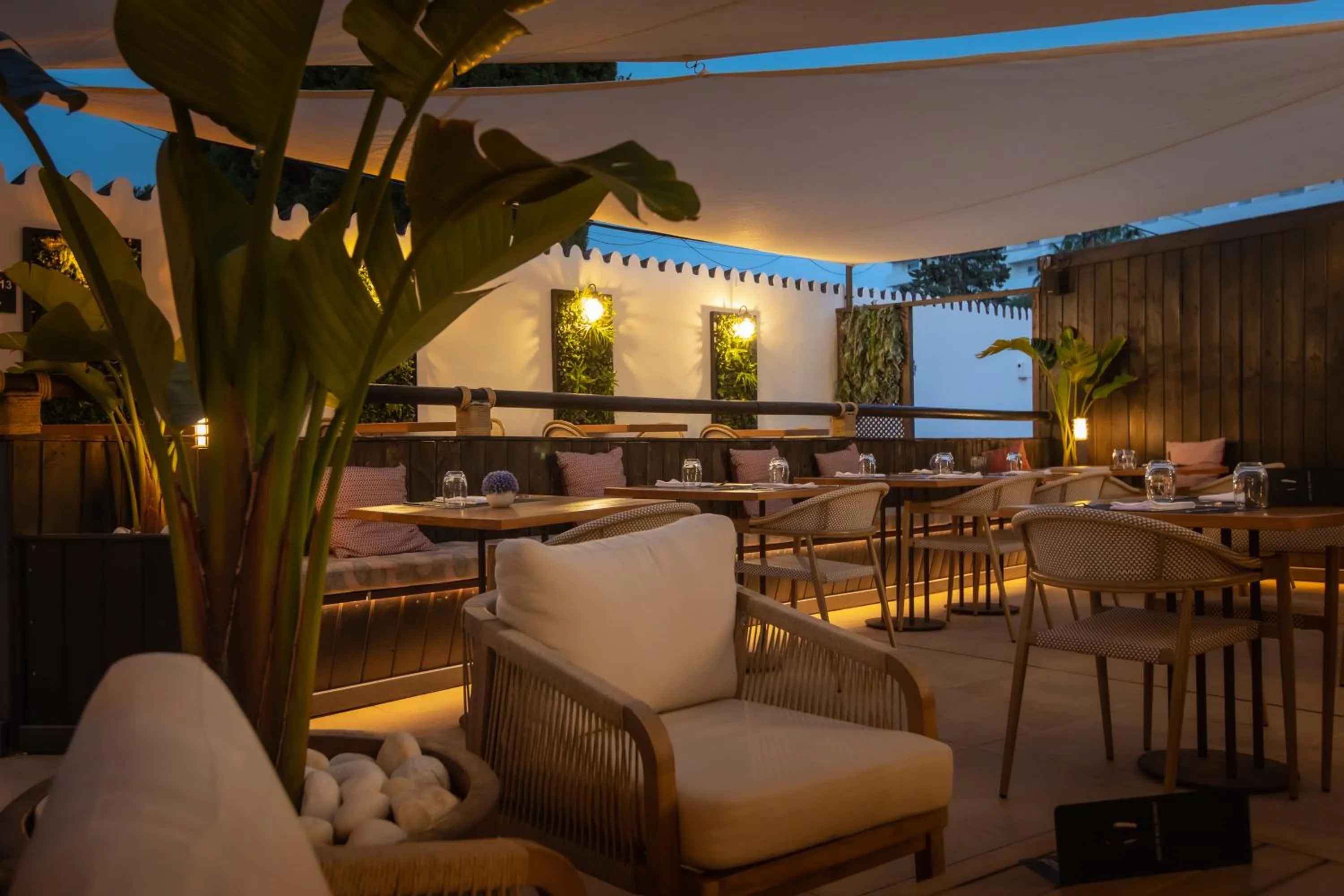 Restaurant/places to eat in Hotel Zen Airport