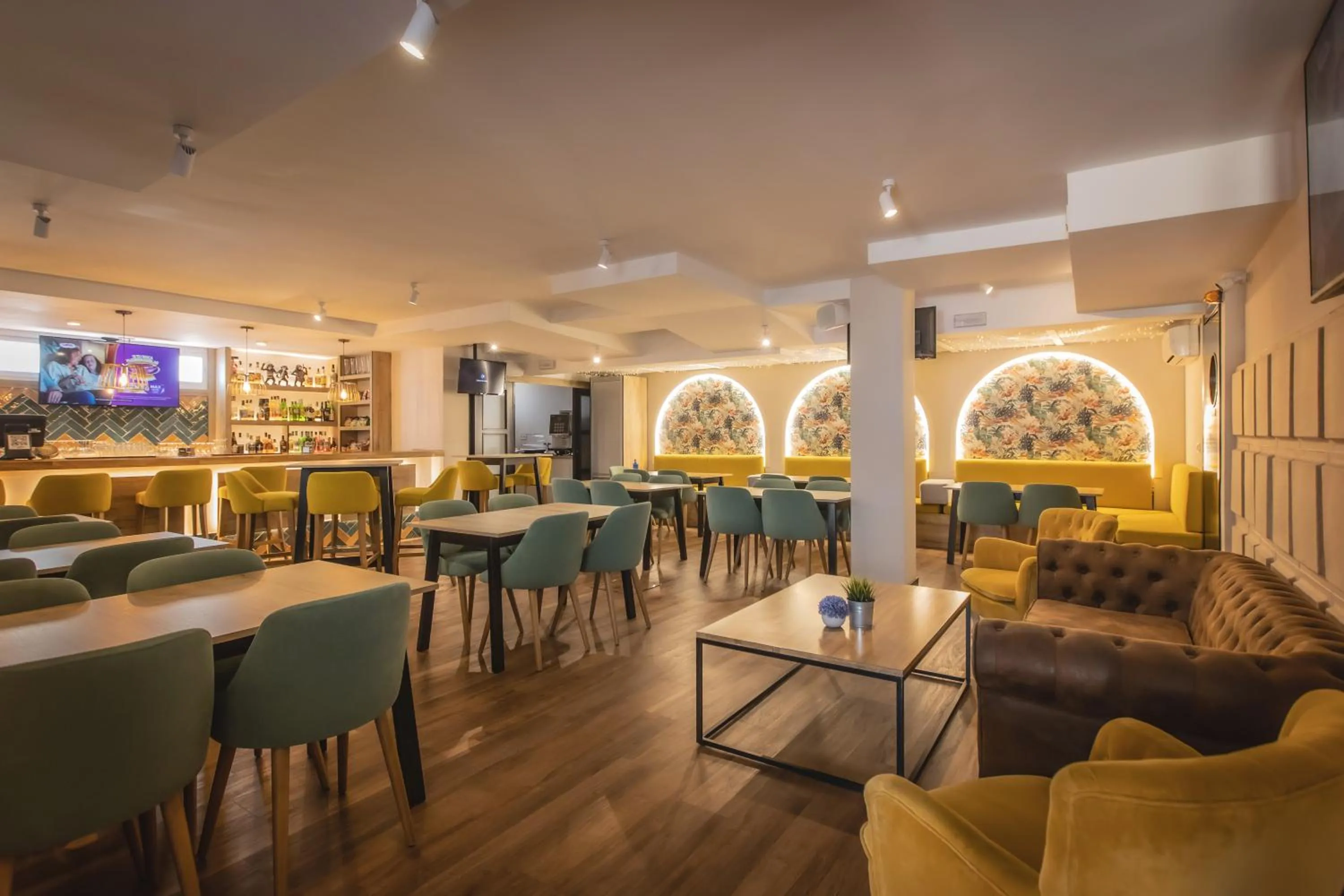 Restaurant/places to eat in Hotel Zen Airport