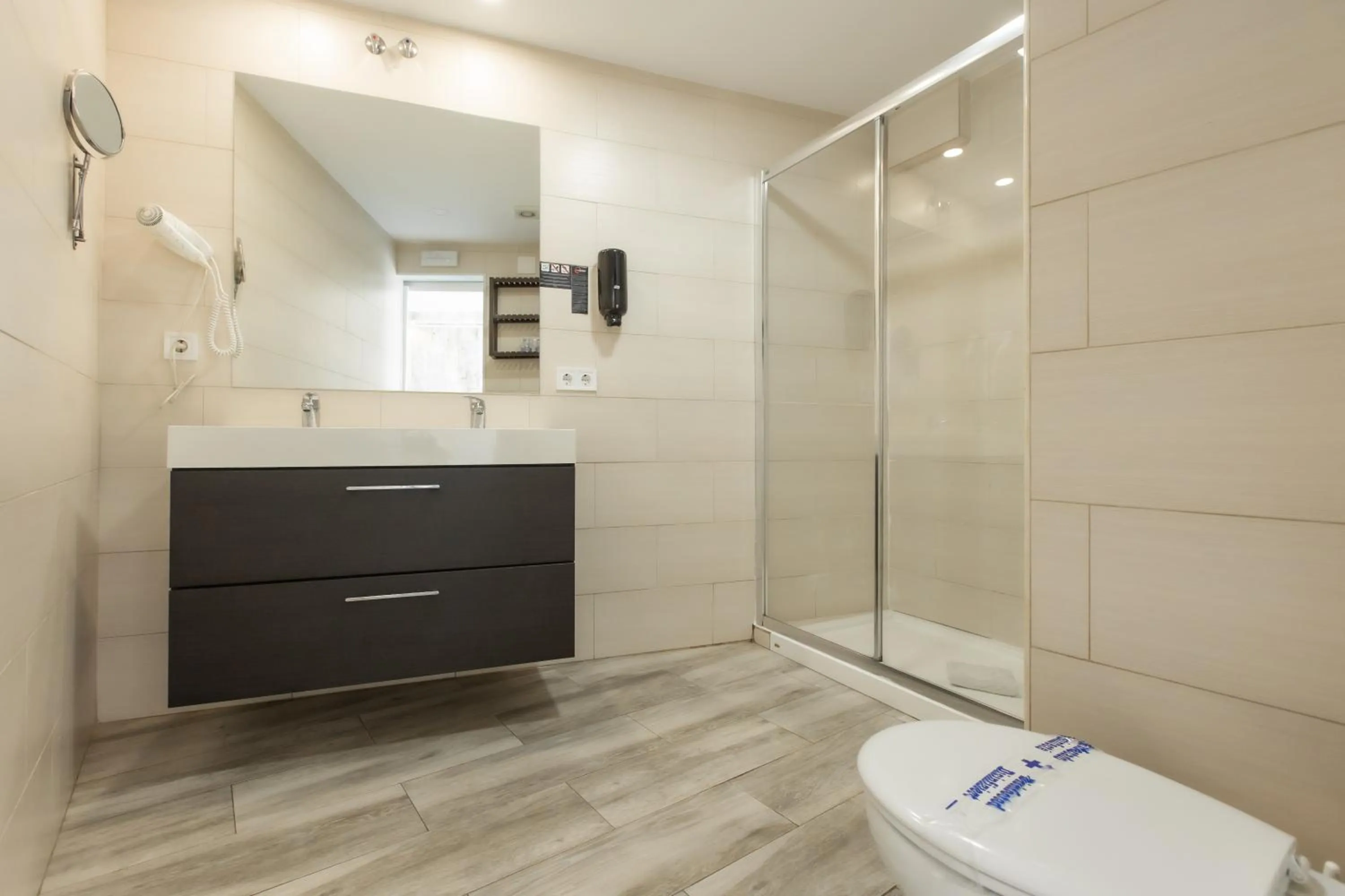 Shower in Hotel Zen Airport