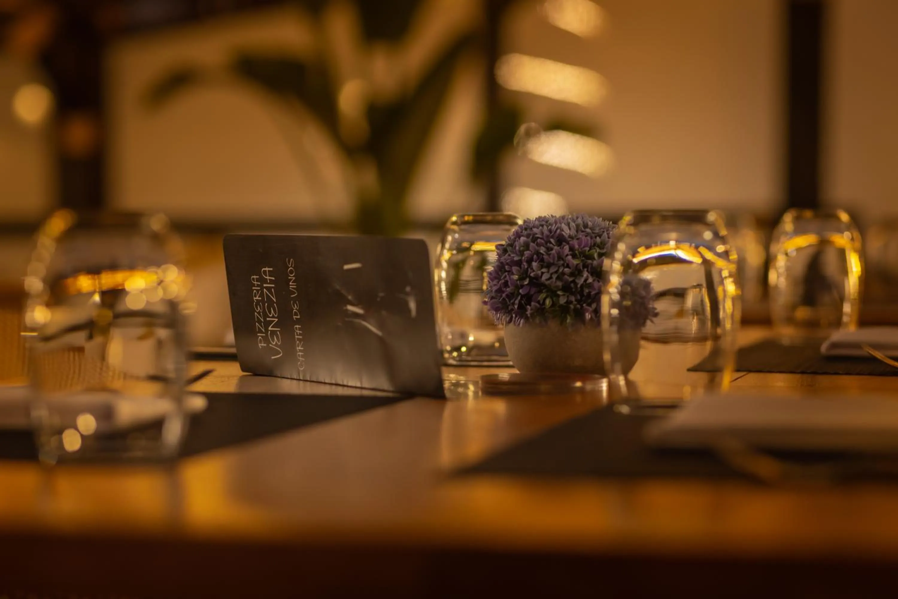 Restaurant/places to eat in Hotel Zen Airport