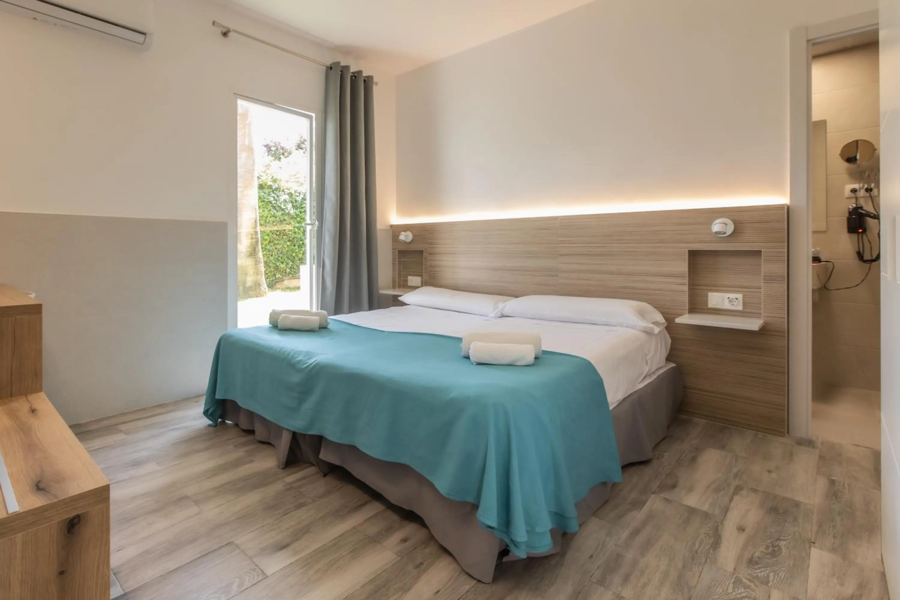 Bed in Hotel Zen Airport