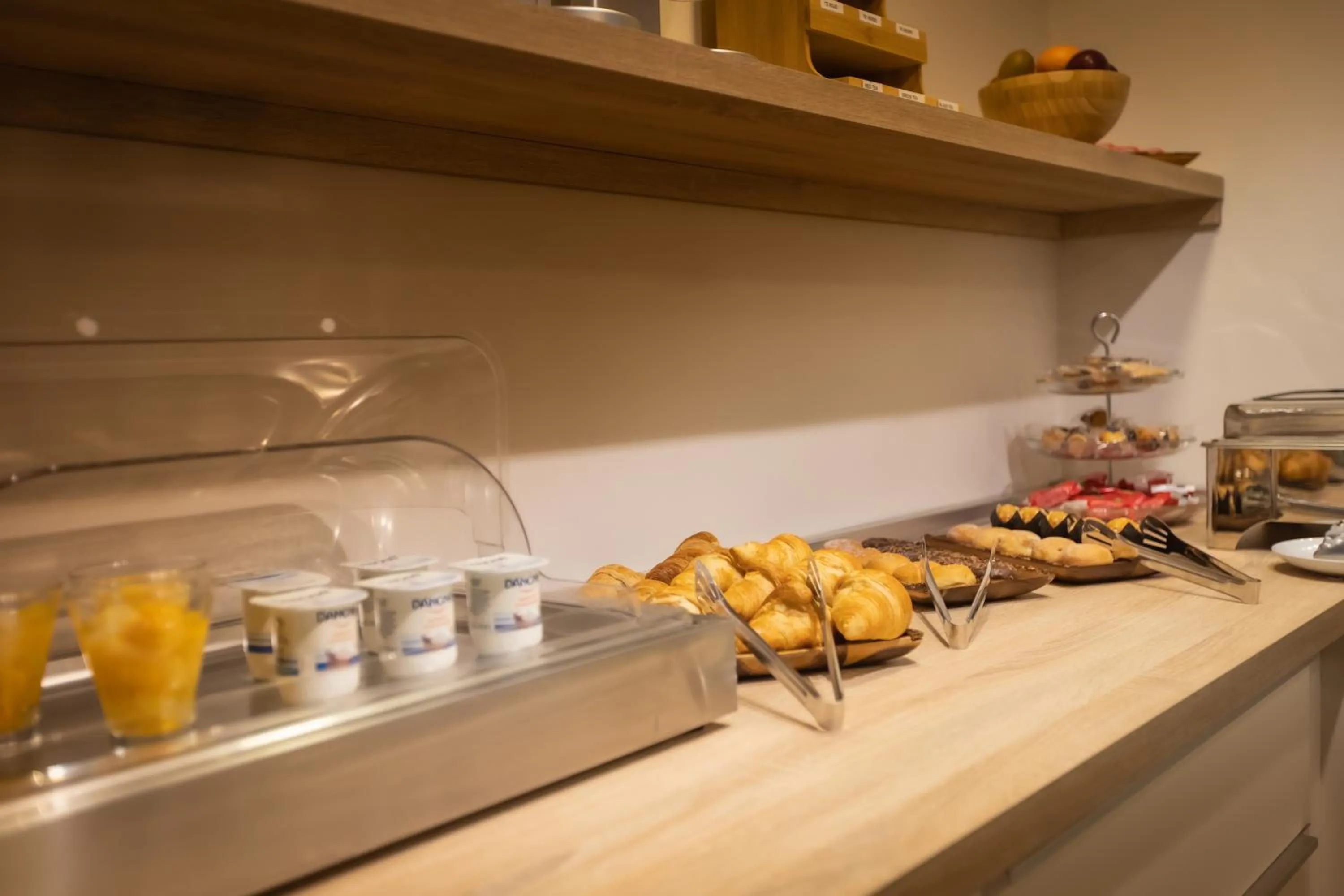 Food and drinks in Hotel Zen Airport