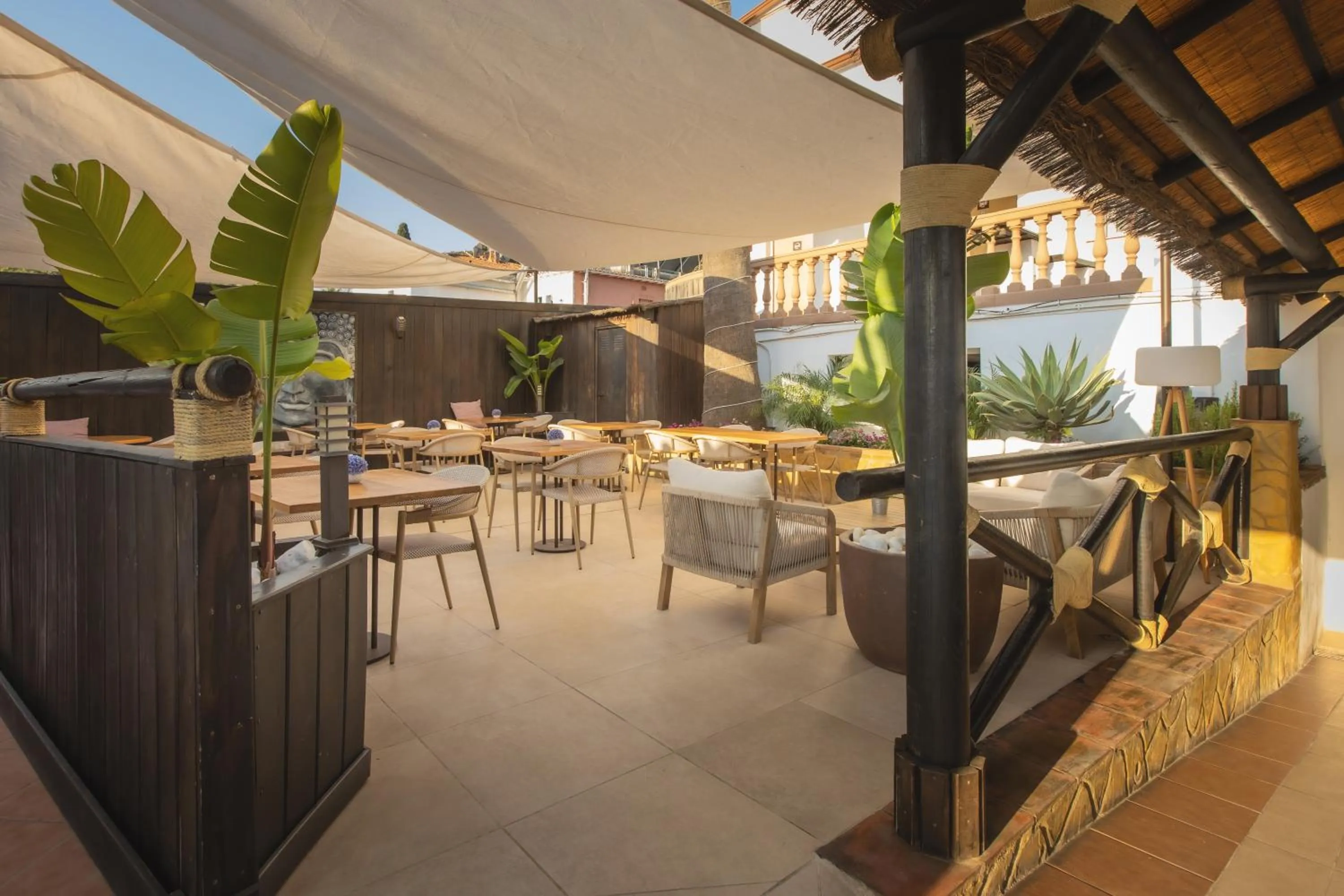 Restaurant/places to eat in Hotel Zen Airport