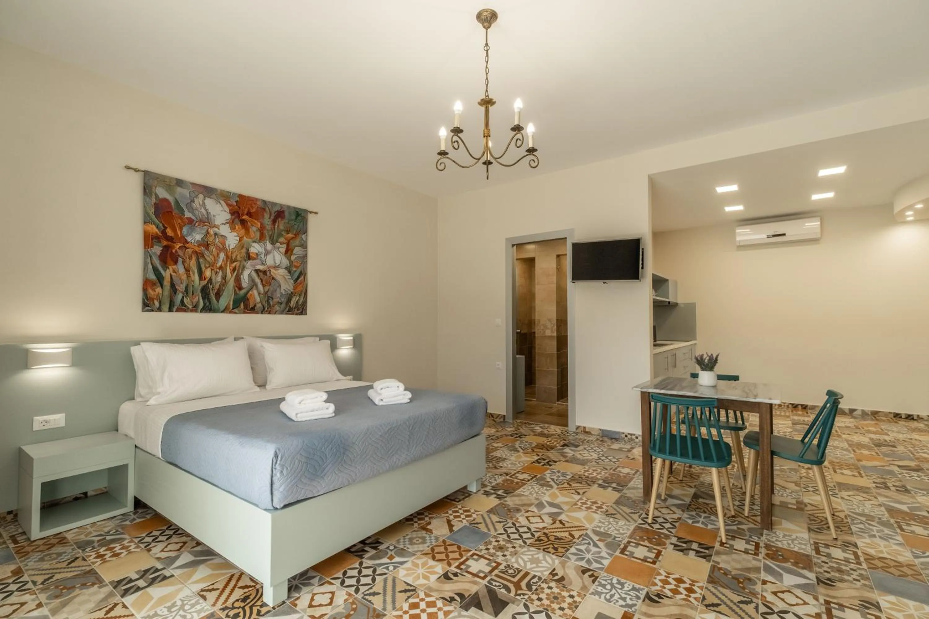 Photo of the whole room, Bed in Altirina Studios