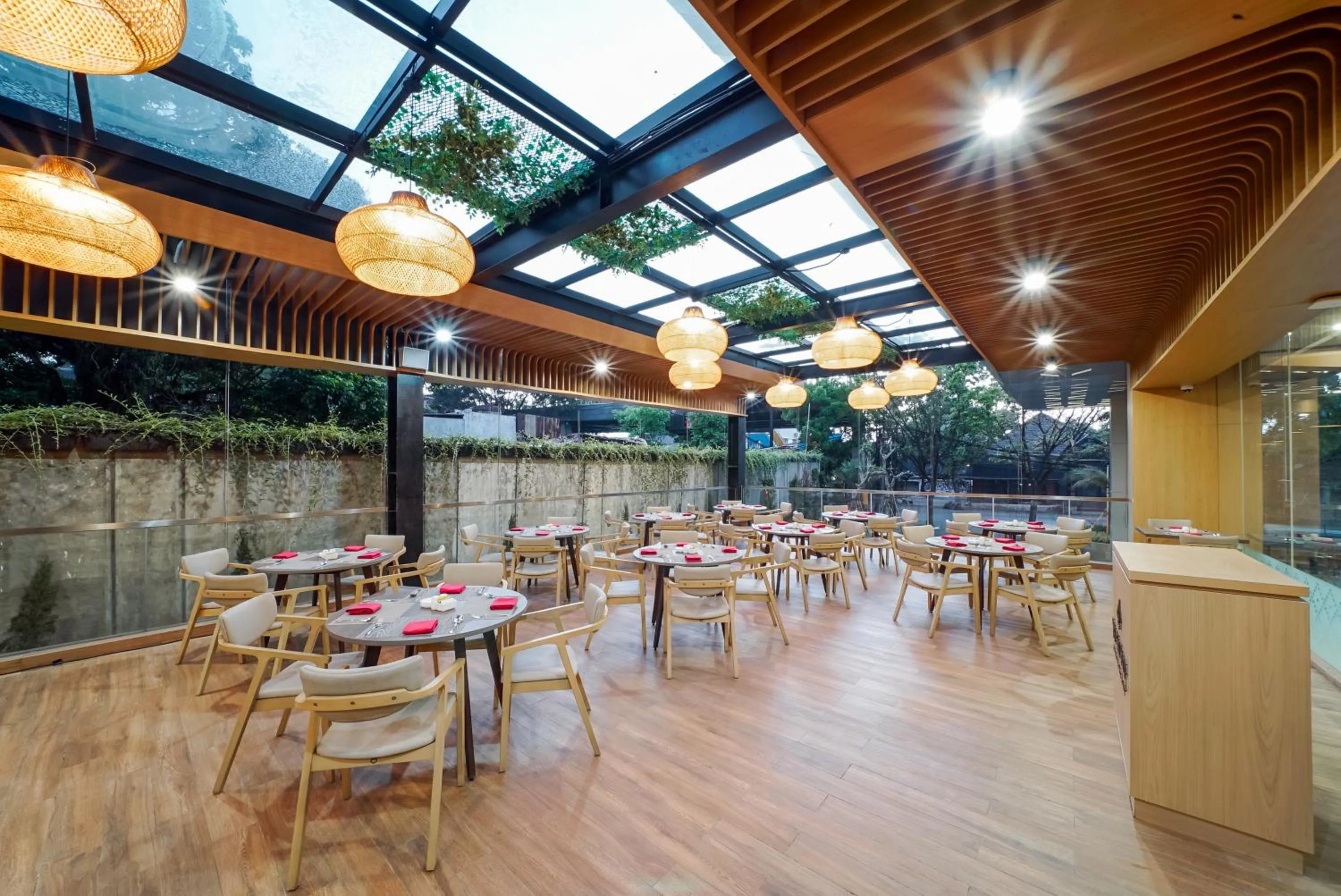 Restaurant/places to eat in Truntum Cihampelas