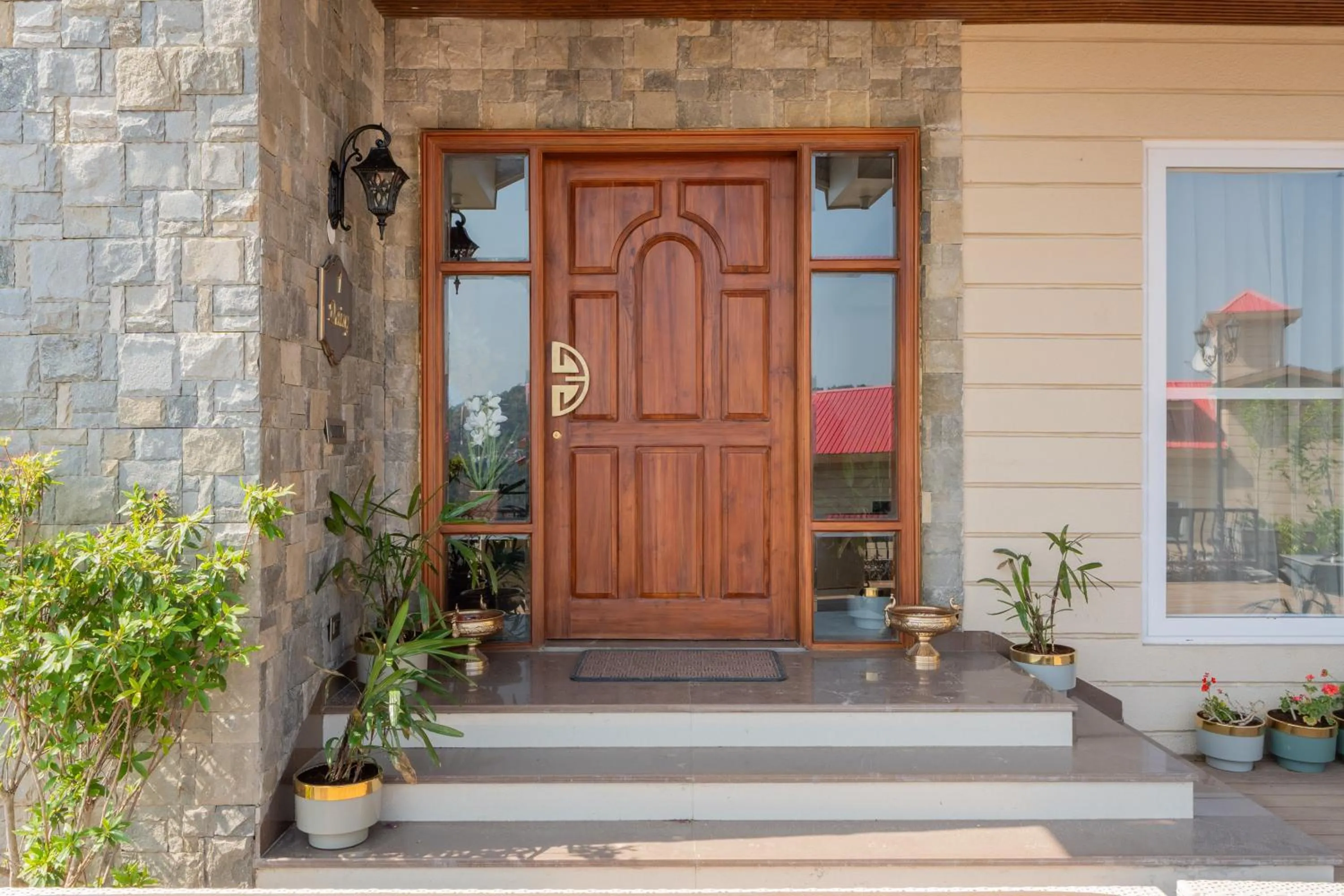 ELIVAAS privé The Royce Daisy Ultra-Luxe 4 BHK Villa with Pvt Heated Pool, Jacuzzi, Steam Room & Hill Views