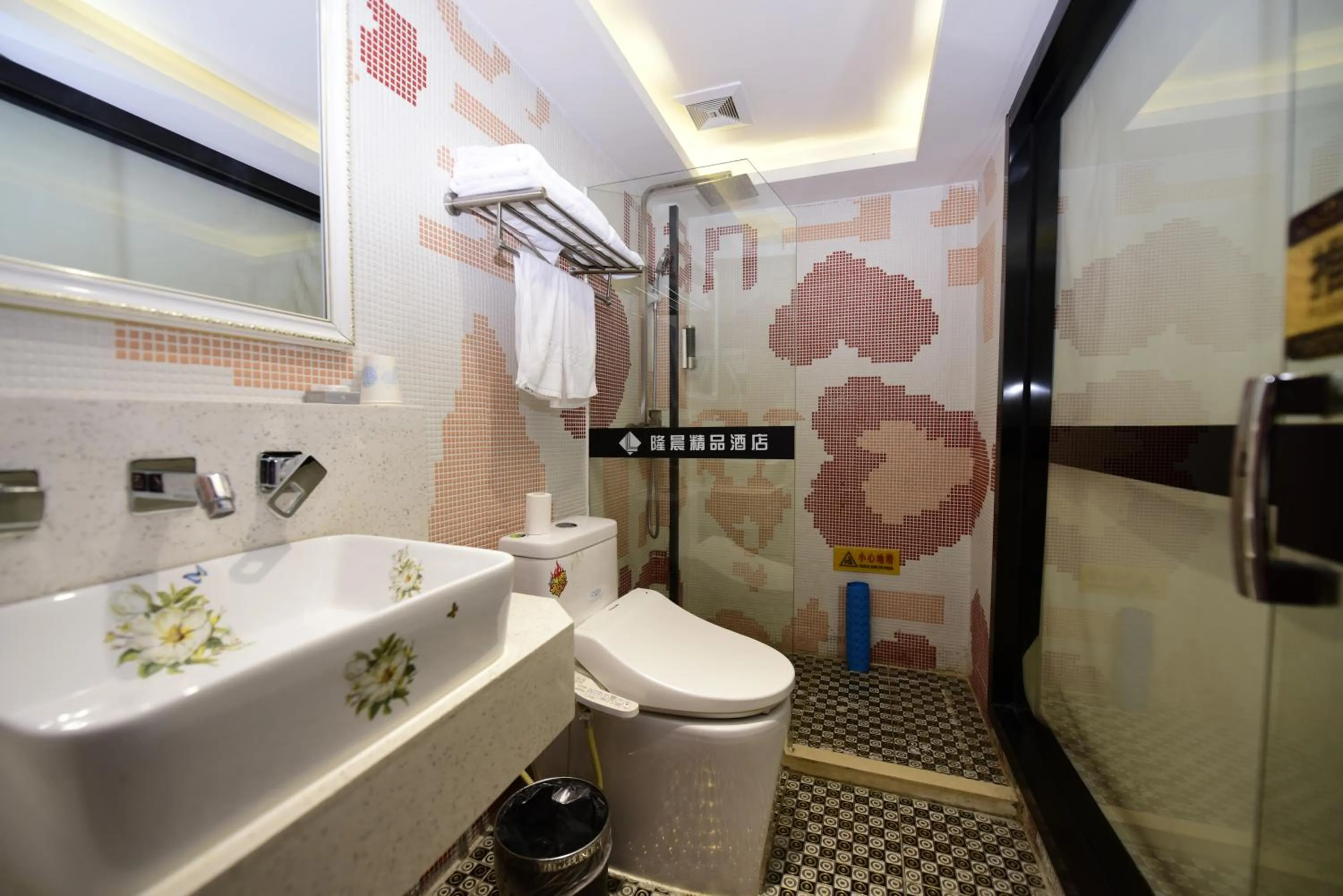 Toilet in Longchen Holiday Hotel