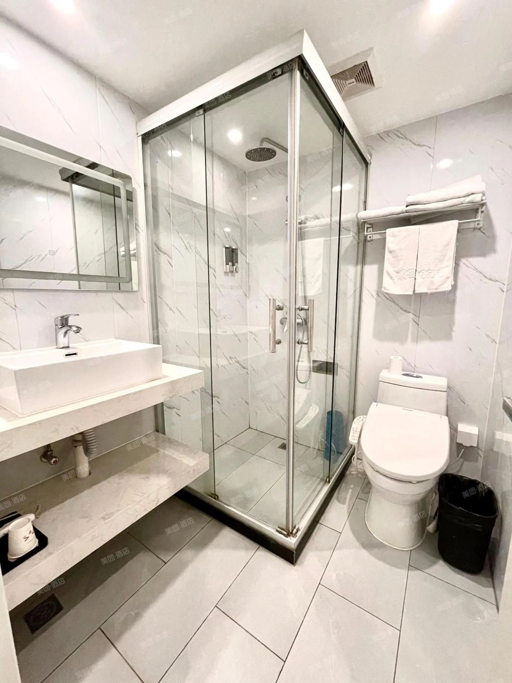 Toilet in Longchen Holiday Hotel