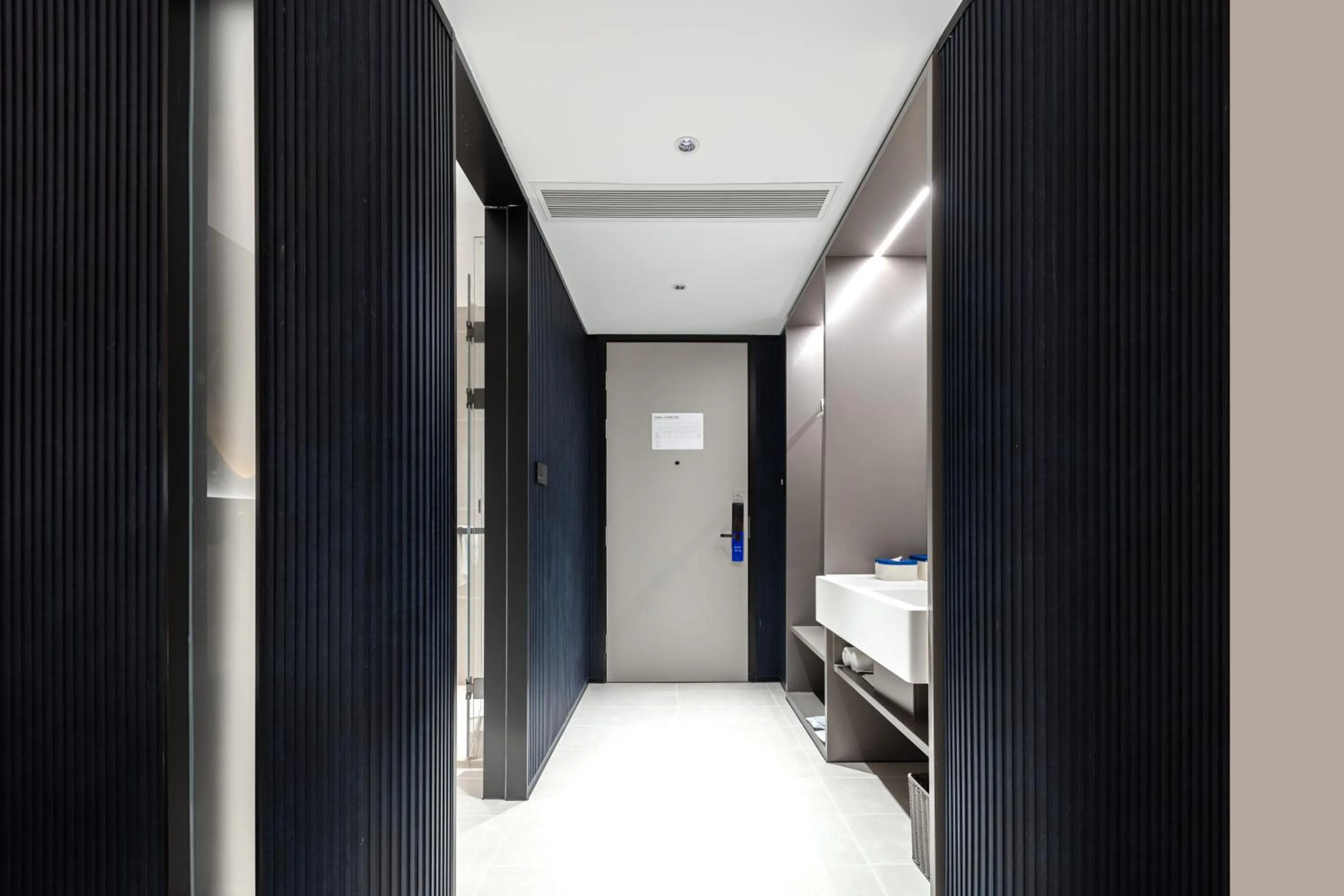 Atour Light Hotel Wuhan Optics Valley Square Subway Station