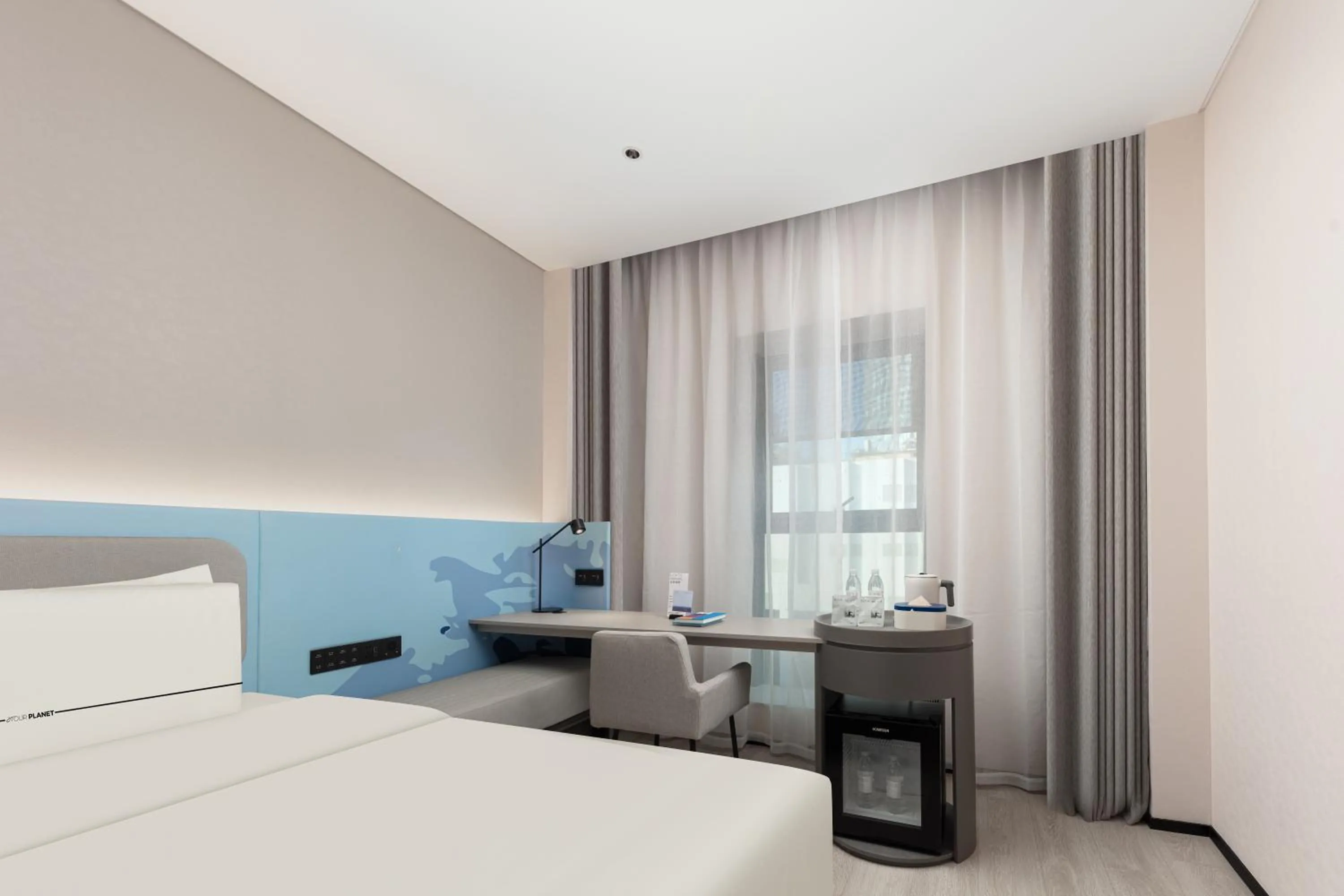Atour Light Hotel Wuhan Optics Valley Square Subway Station
