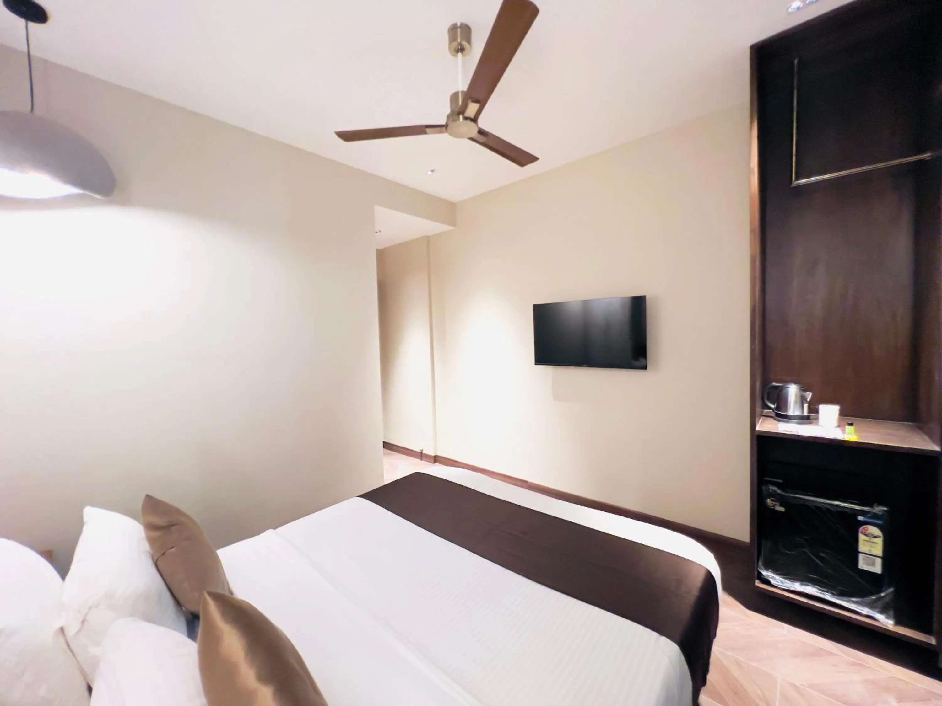 Bed in Hotel White Pearl - Colaba Mumbai