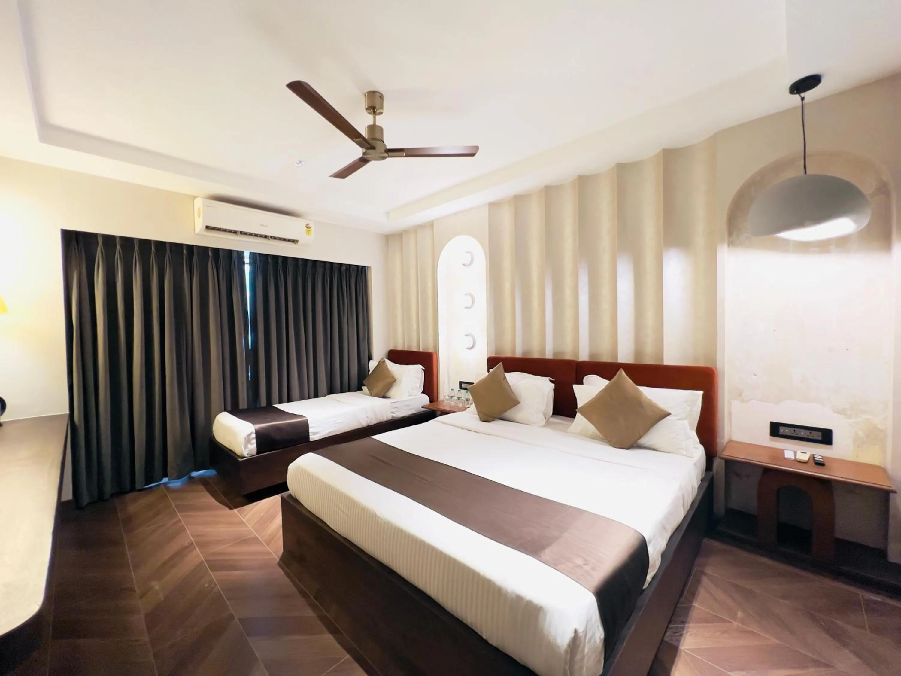 Bed in Hotel White Pearl - Colaba Mumbai