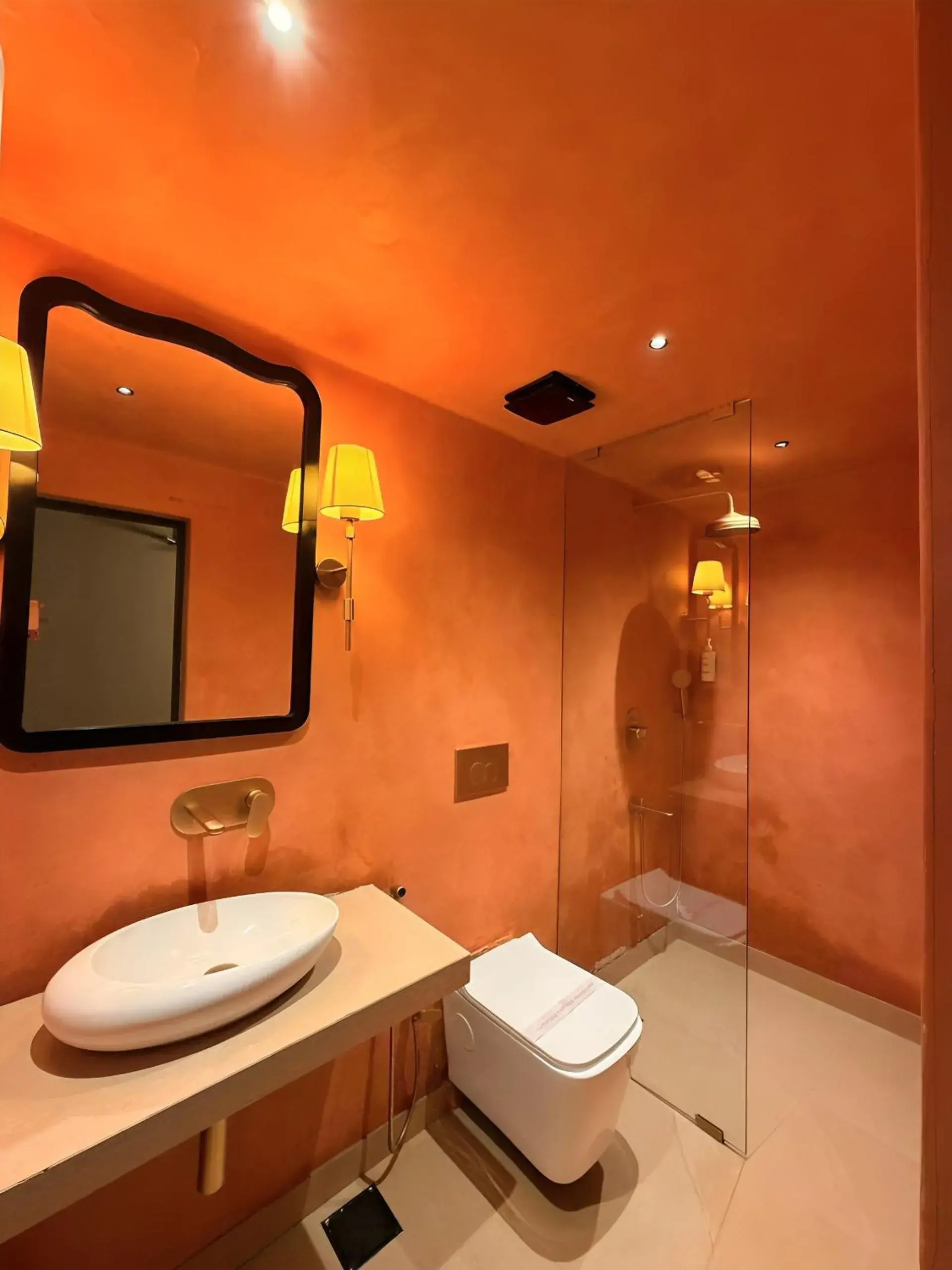 Deluxe Twin Room in Hotel White Pearl - Colaba Mumbai Deluxe Twin Room in Hotel White Pearl - Colaba Mumbai