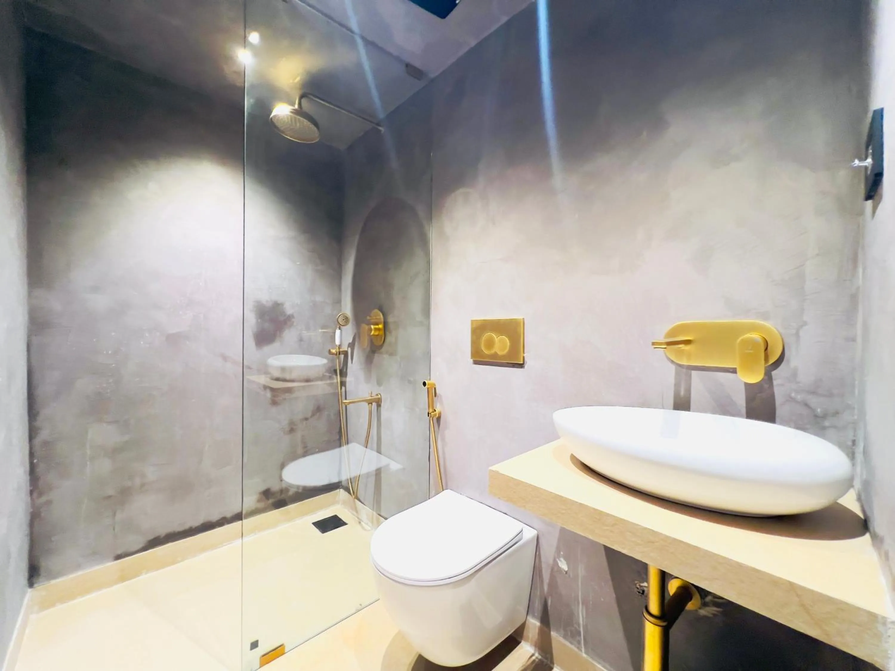 Bathroom in Hotel White Pearl - Colaba Mumbai