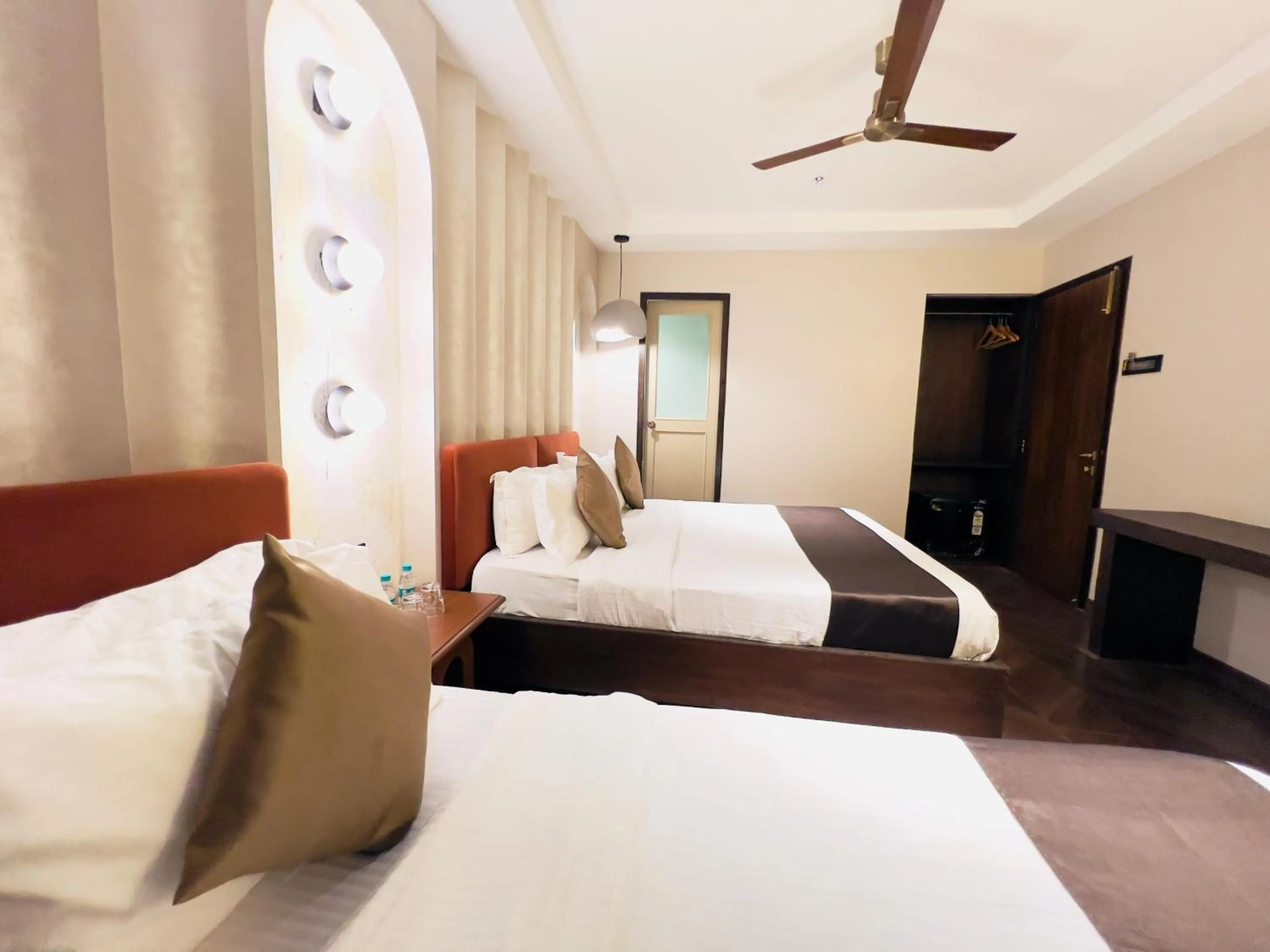 Bed in Hotel White Pearl - Colaba Mumbai