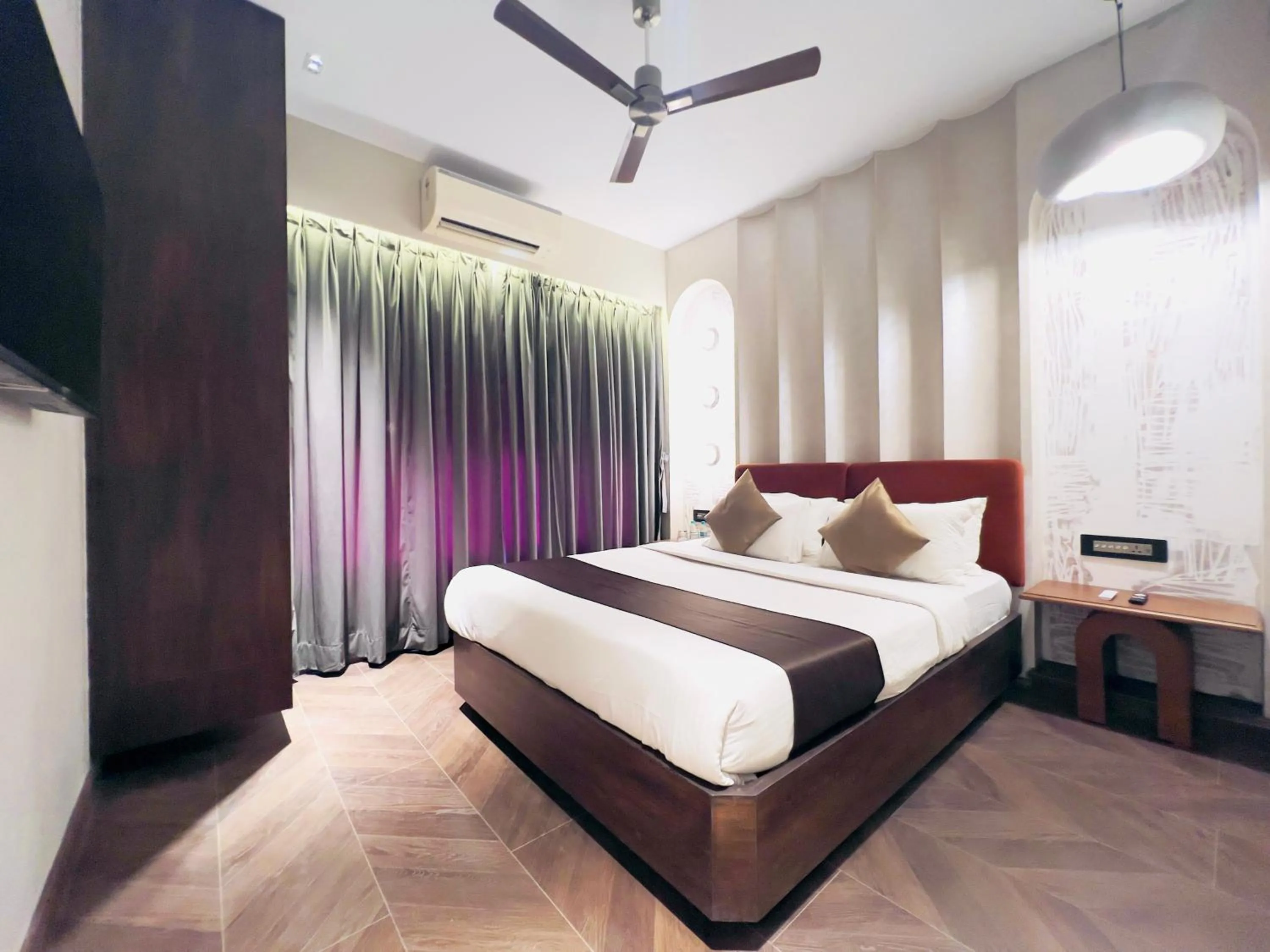 Bed in Hotel White Pearl - Colaba Mumbai
