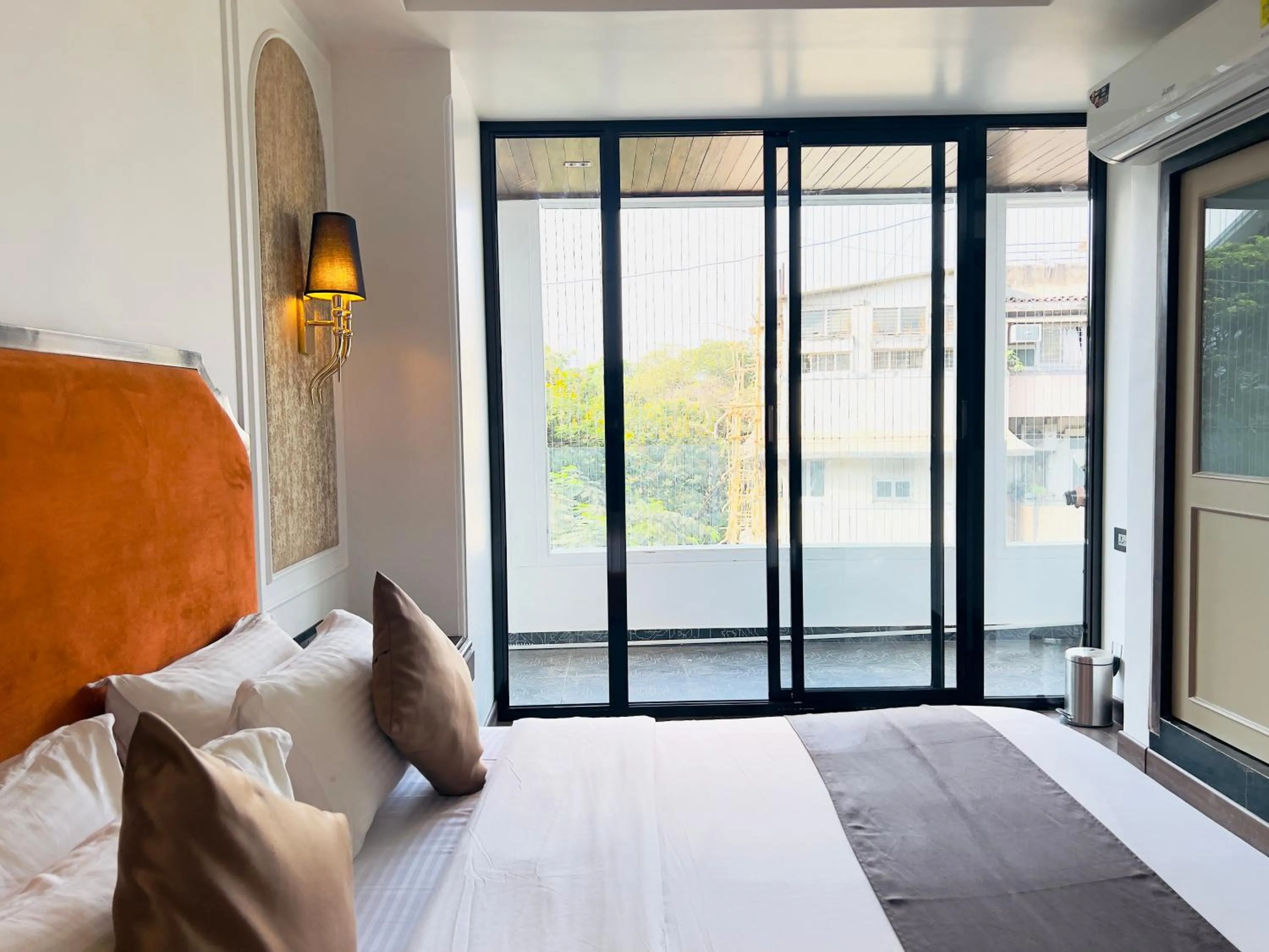 Bed in Hotel White Pearl - Colaba Mumbai