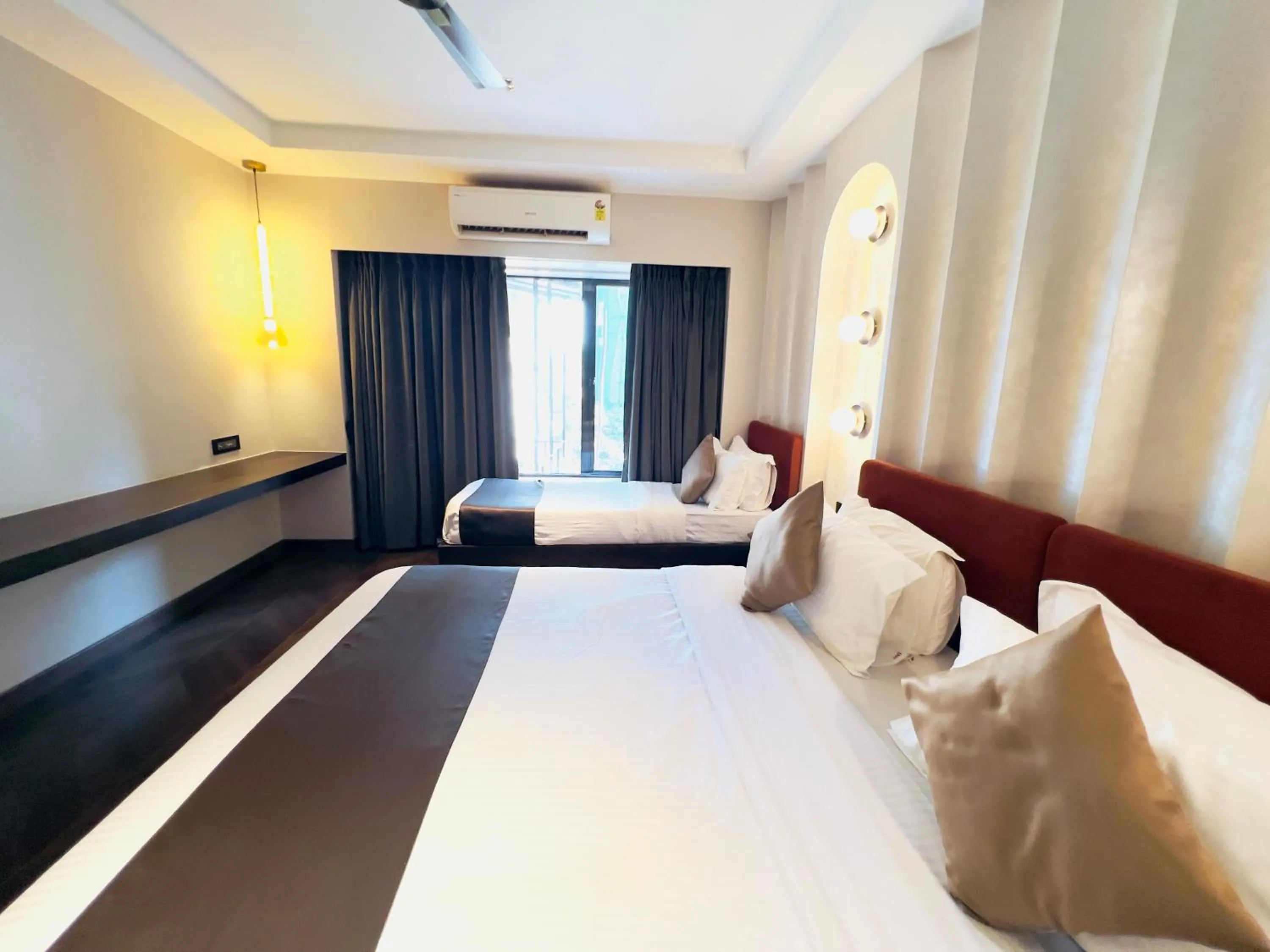 Bed in Hotel White Pearl - Colaba Mumbai