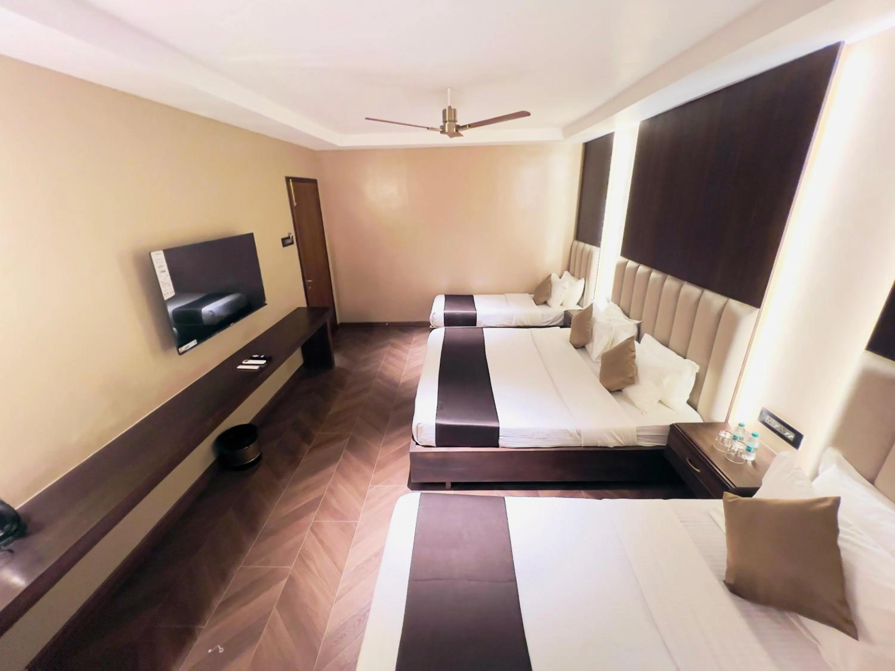 Bed in Hotel White Pearl - Colaba Mumbai