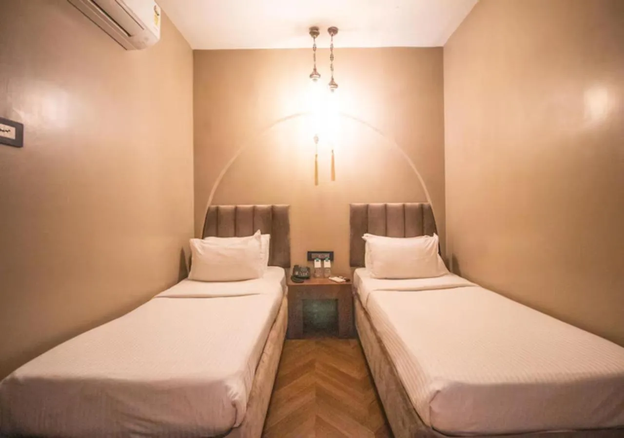 Bed in Hotel White Pearl - Colaba Mumbai