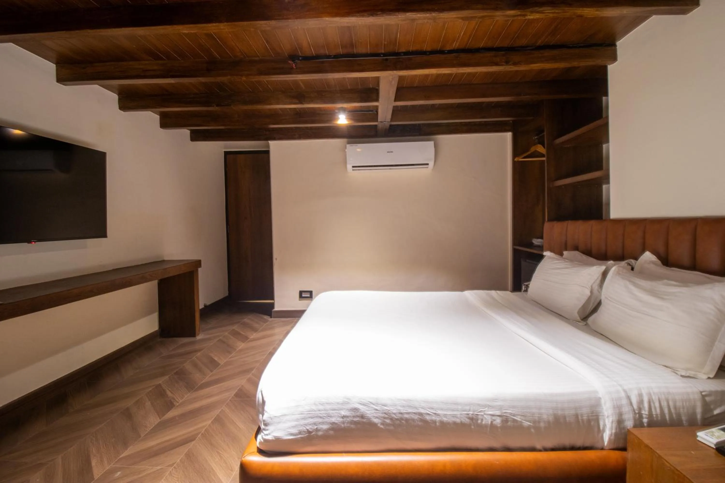 Bed in Hotel White Pearl - Colaba Mumbai