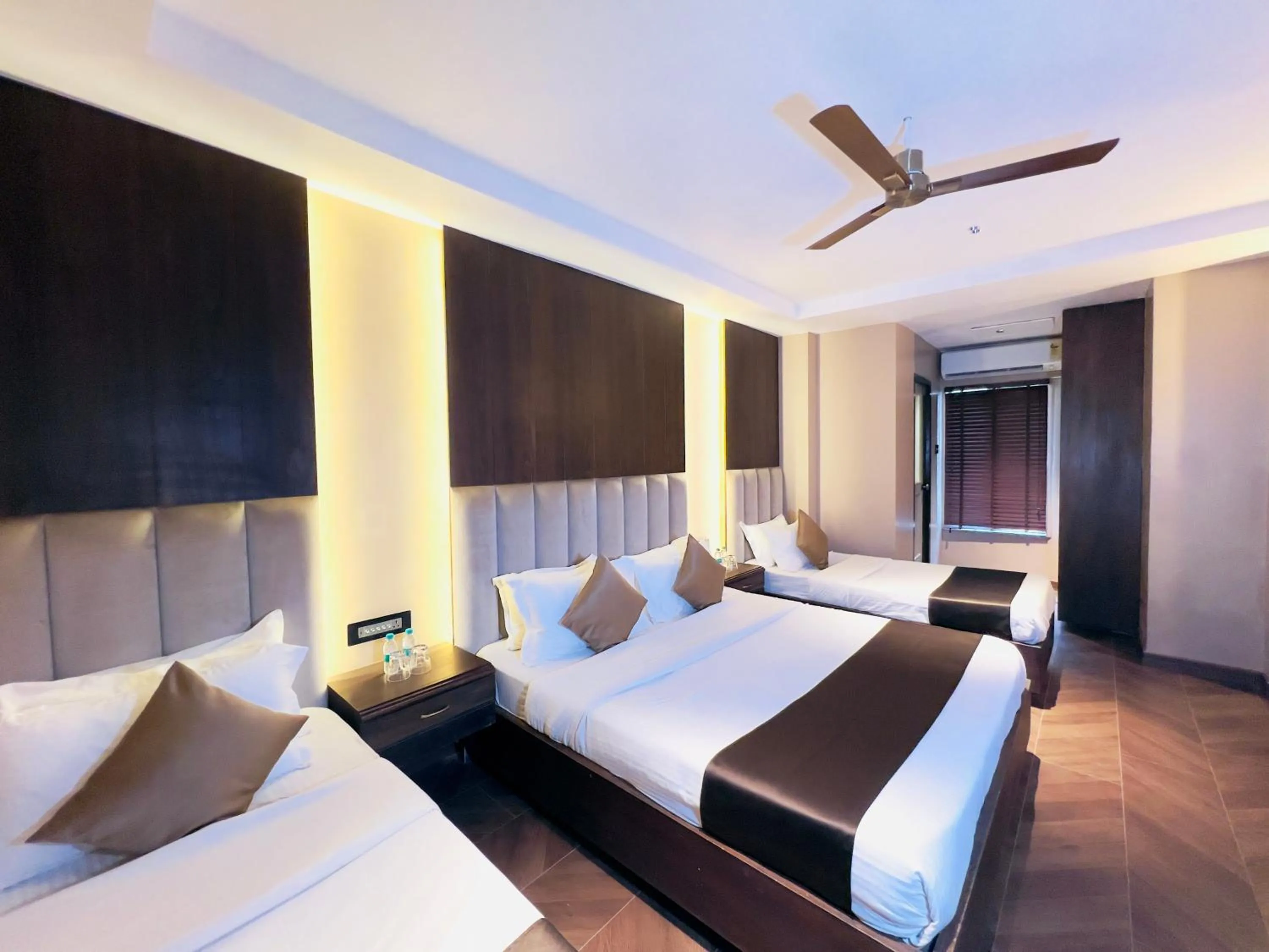 Bed in Hotel White Pearl - Colaba Mumbai