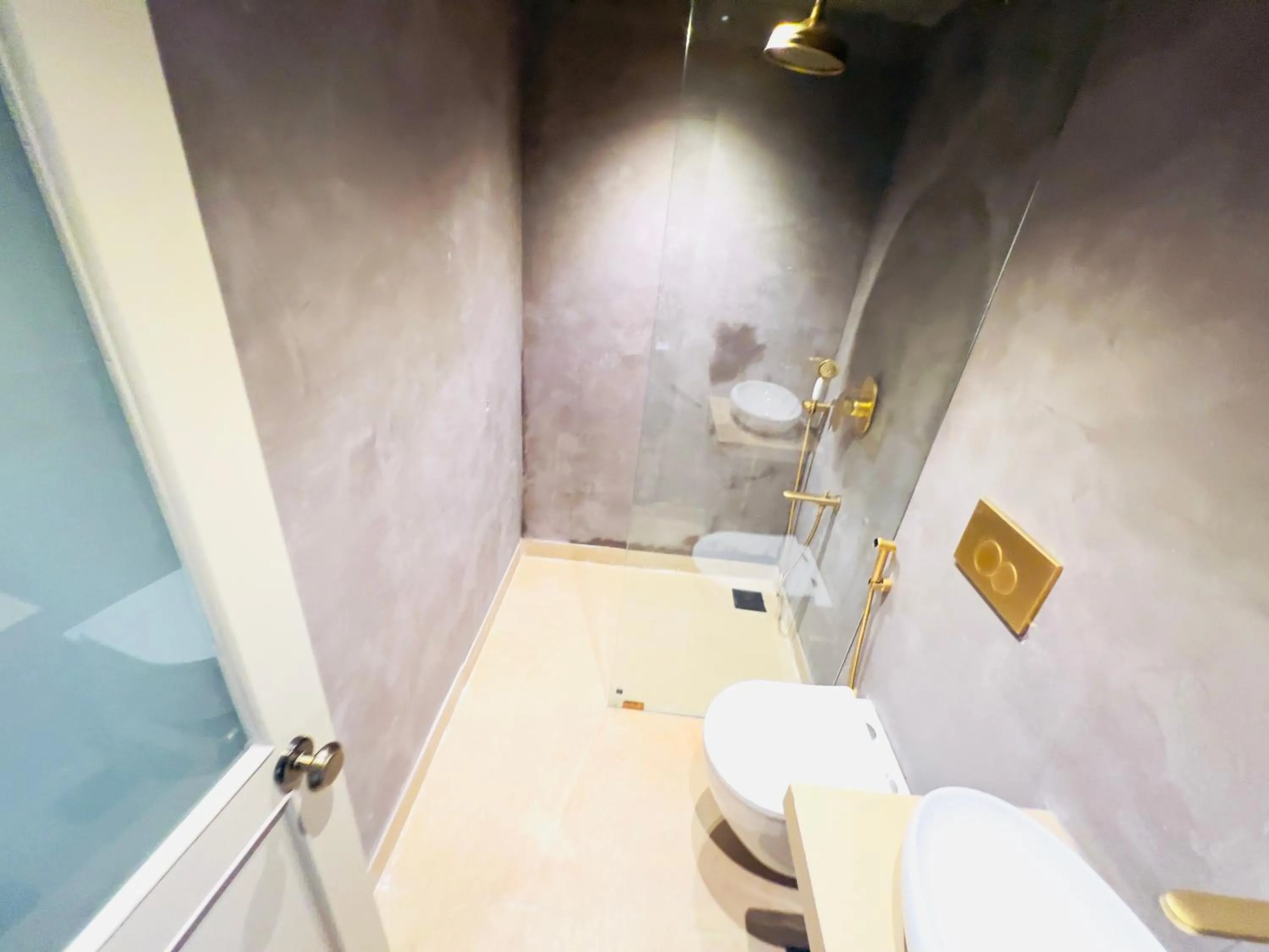 Bathroom in Hotel White Pearl - Colaba Mumbai