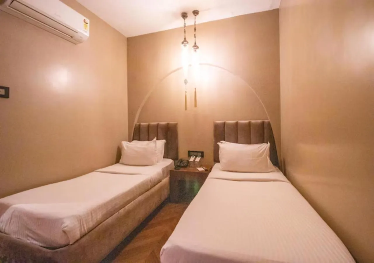 Bed in Hotel White Pearl - Colaba Mumbai