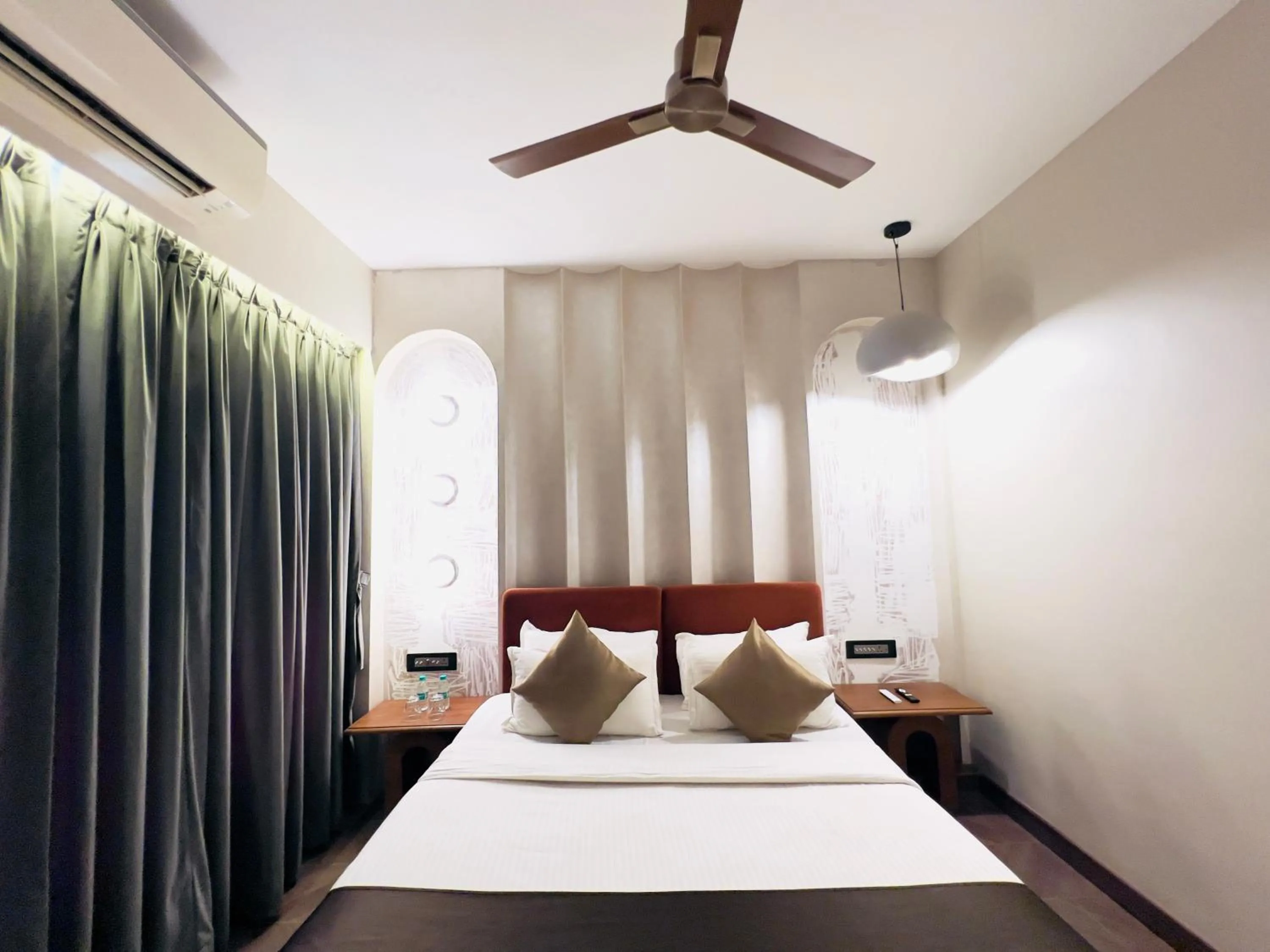 Bed in Hotel White Pearl - Colaba Mumbai