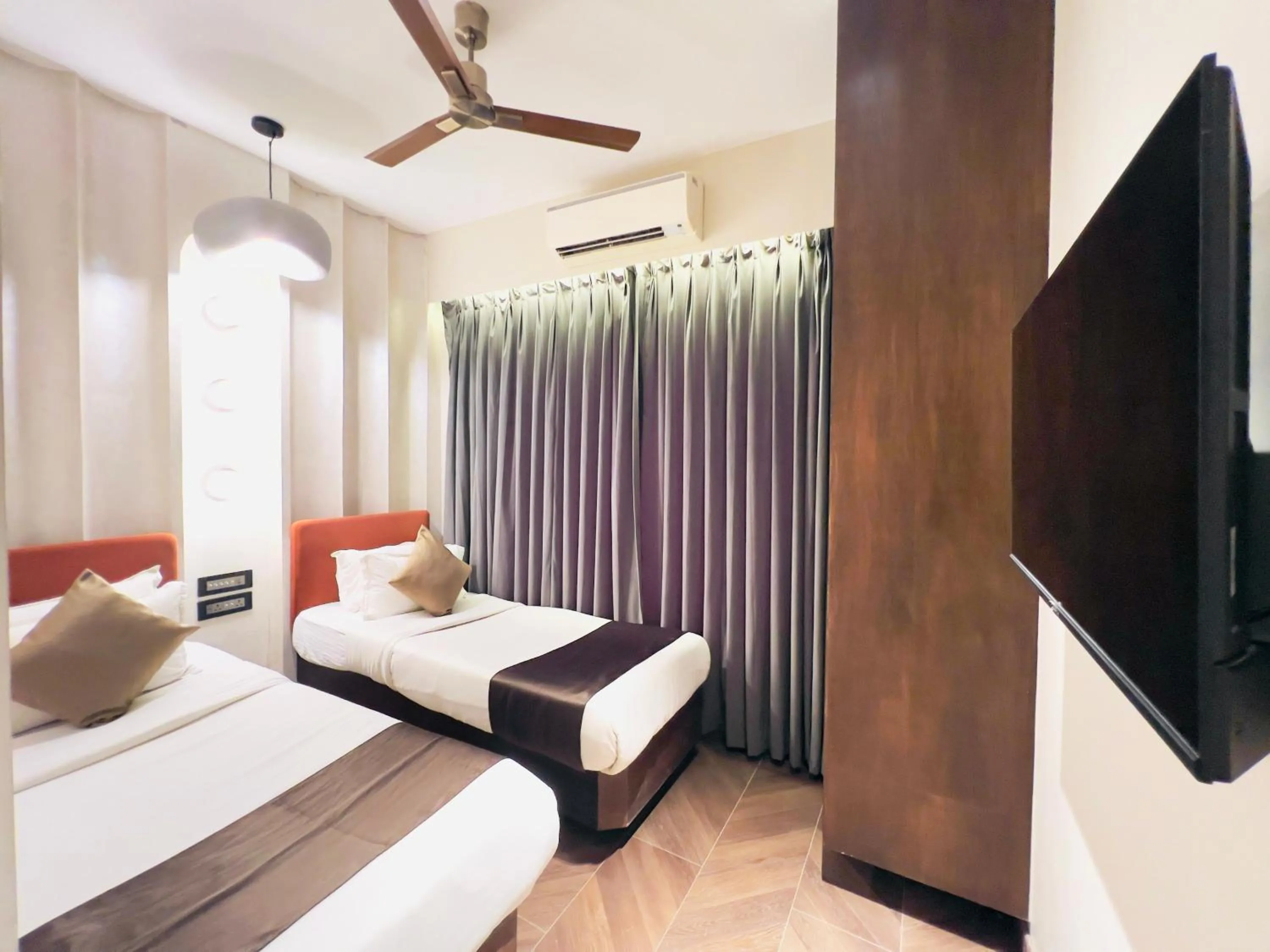 Bed in Hotel White Pearl - Colaba Mumbai