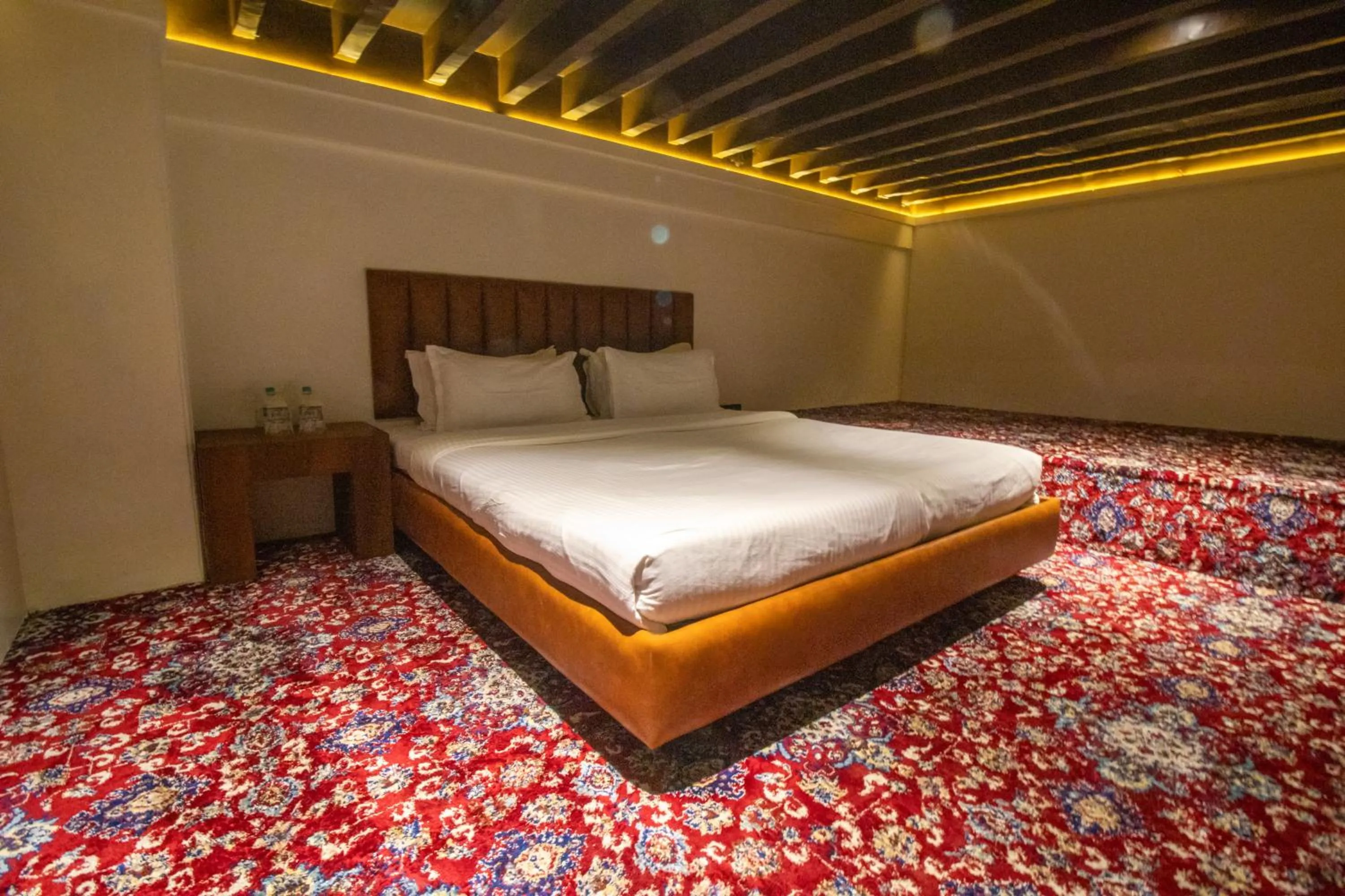 Bed in Hotel White Pearl - Colaba Mumbai