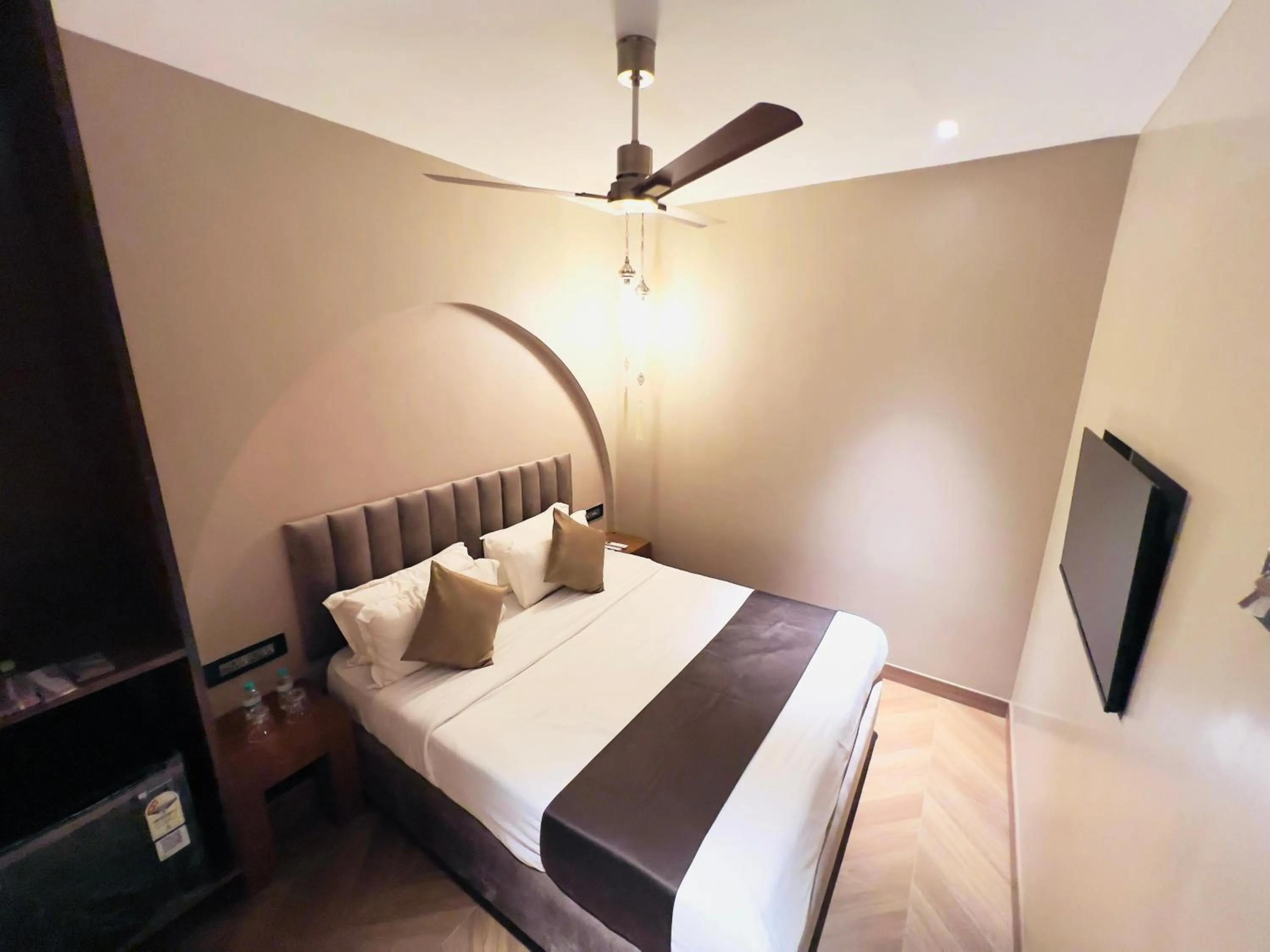 Bed in Hotel White Pearl - Colaba Mumbai