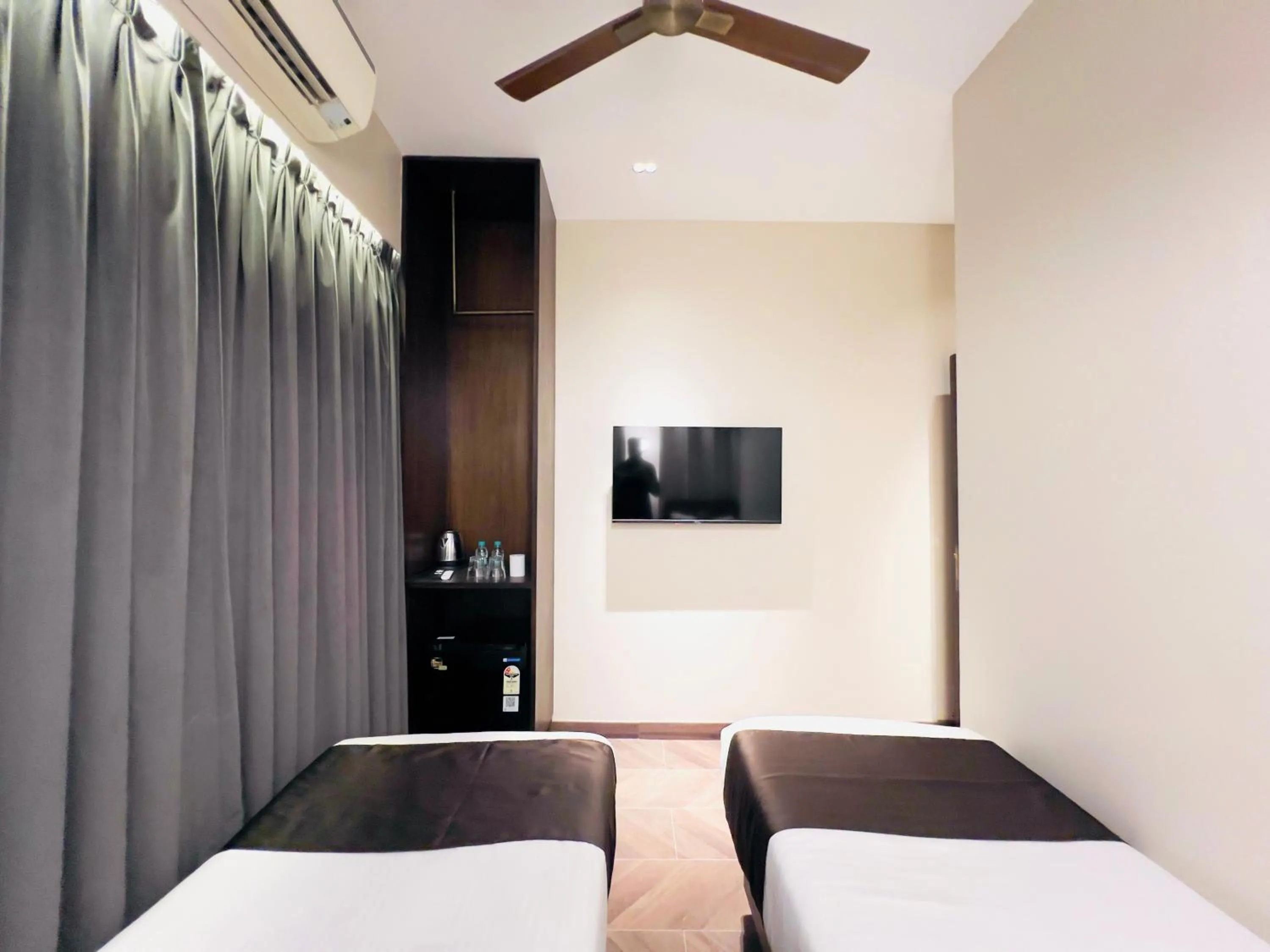 Bed in Hotel White Pearl - Colaba Mumbai