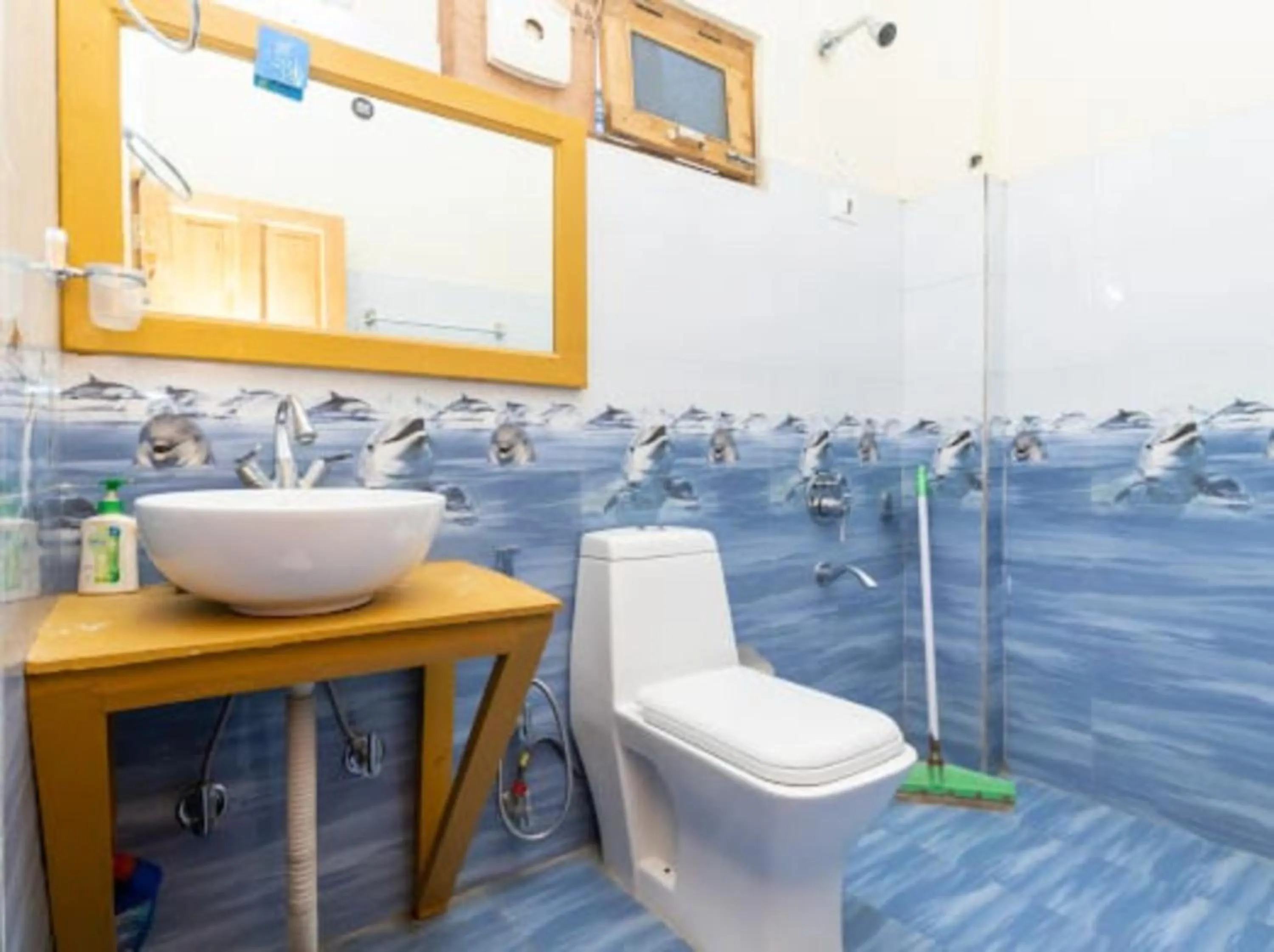 Shower in Majestic View Cottages