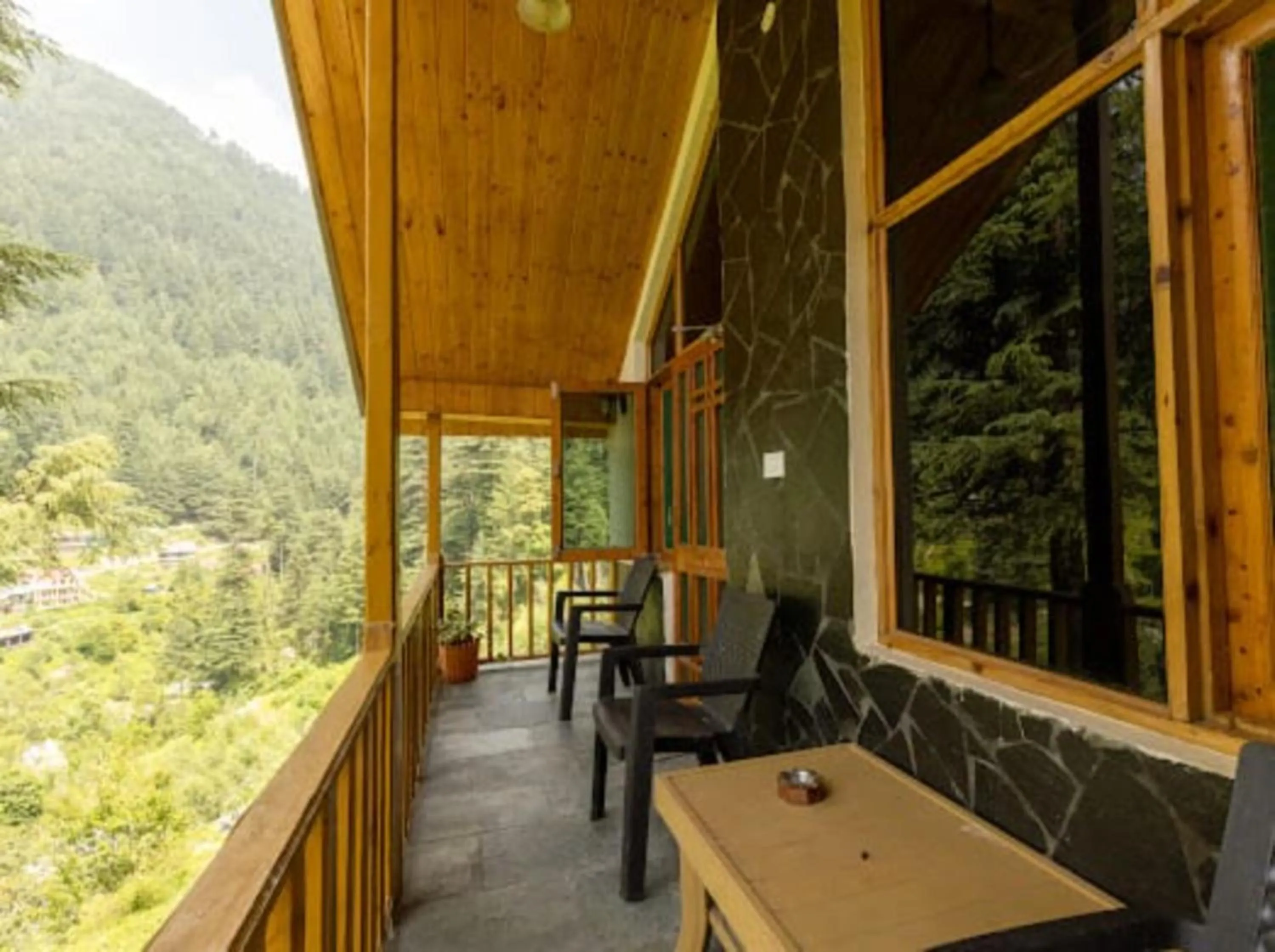 Patio in Majestic View Cottages