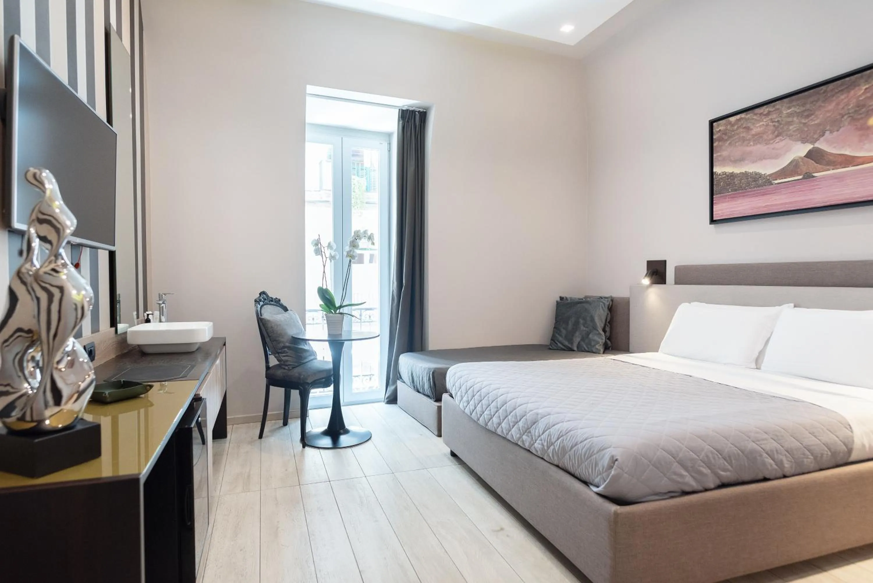 Photo of the whole room, Bed in Neapolis Lifestyle