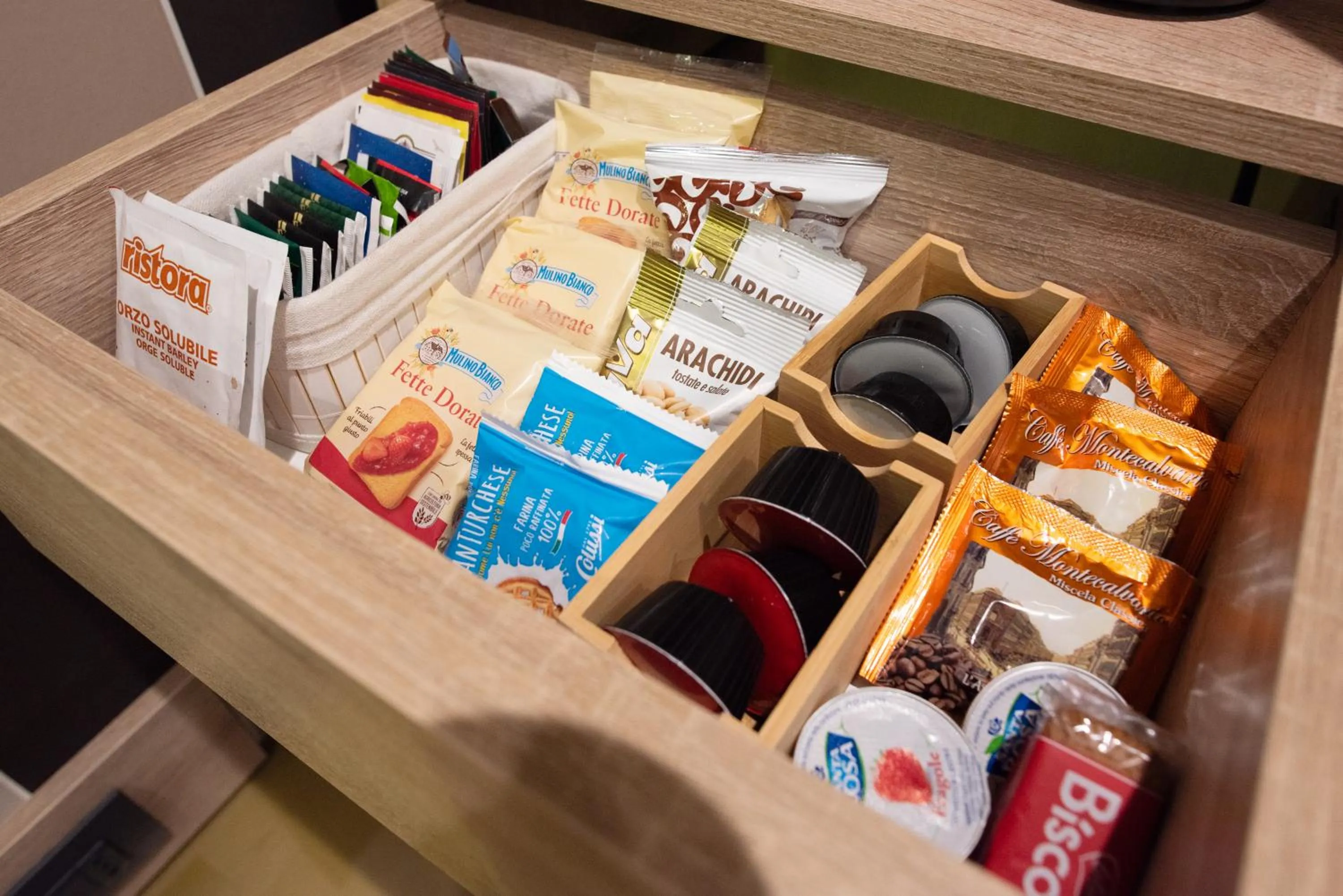 Coffee/tea facilities in Neapolis Lifestyle