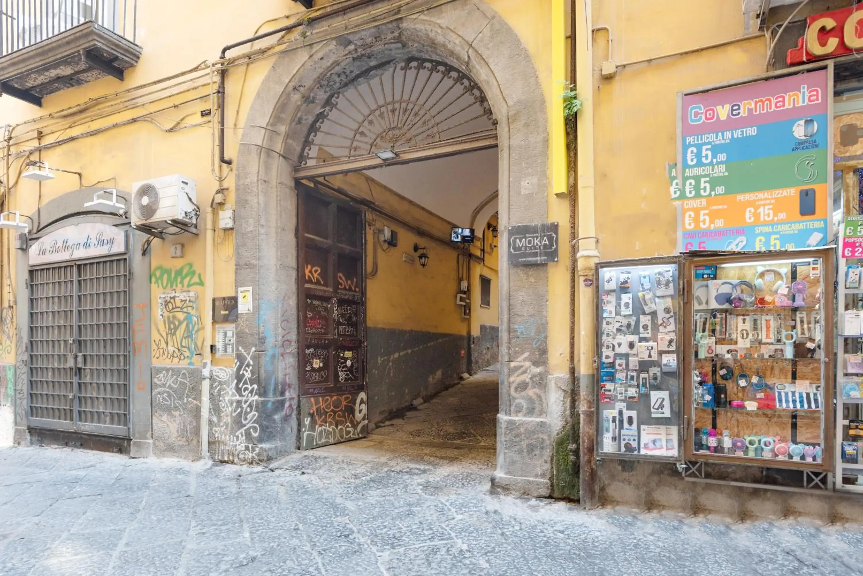 Property building in Neapolis Lifestyle Property building in Neapolis Lifestyle