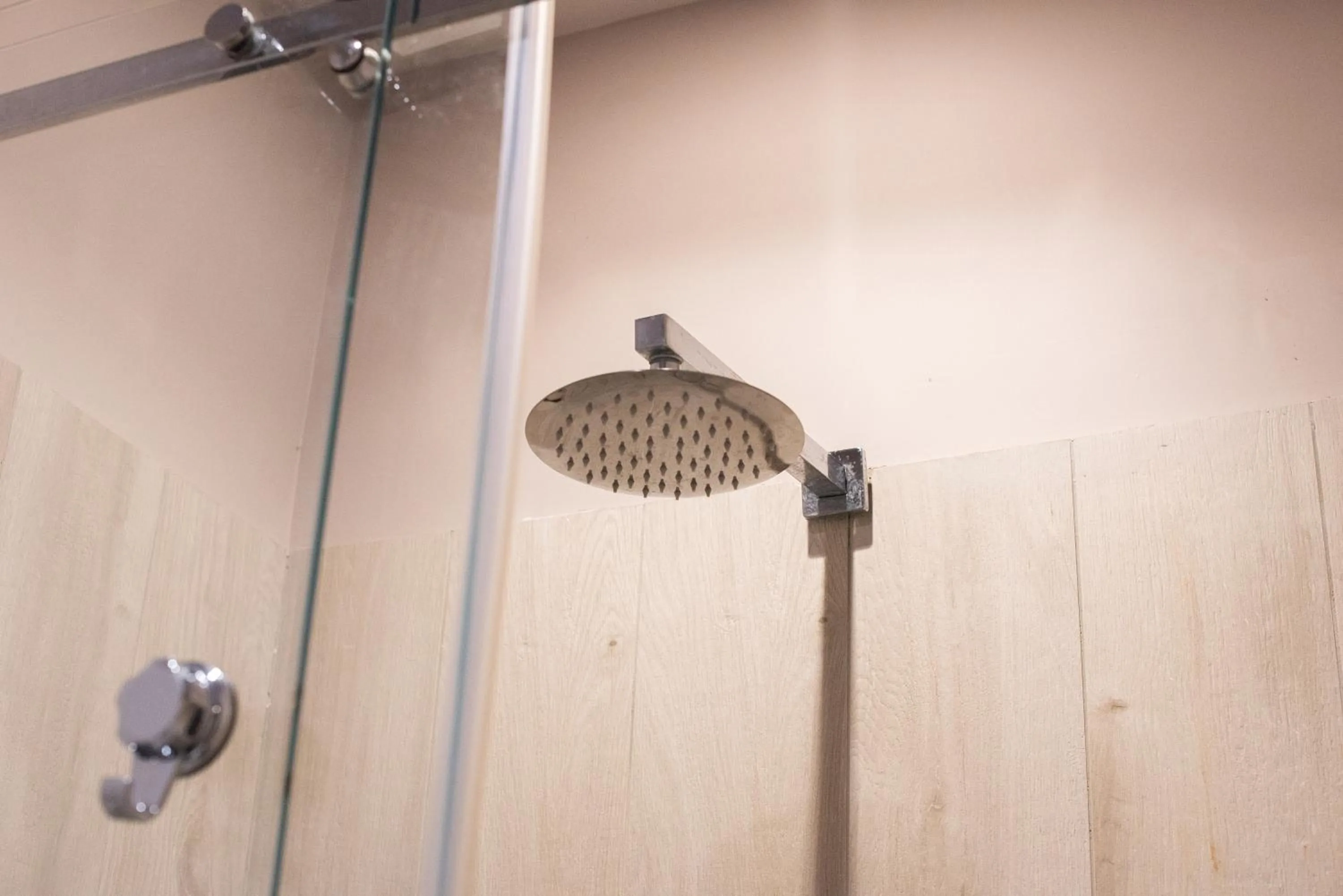 Shower in Neapolis Lifestyle