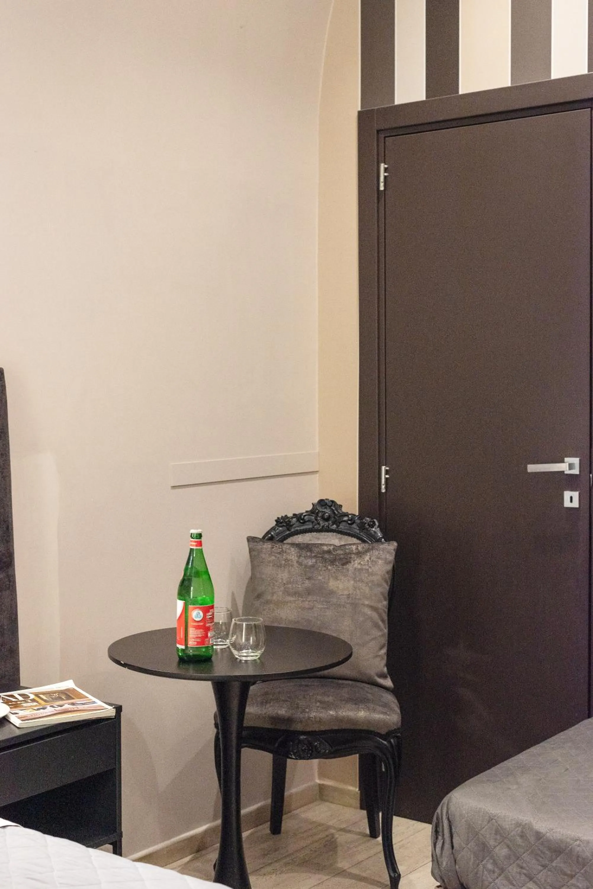 Photo of the whole room, Bed in Neapolis Lifestyle