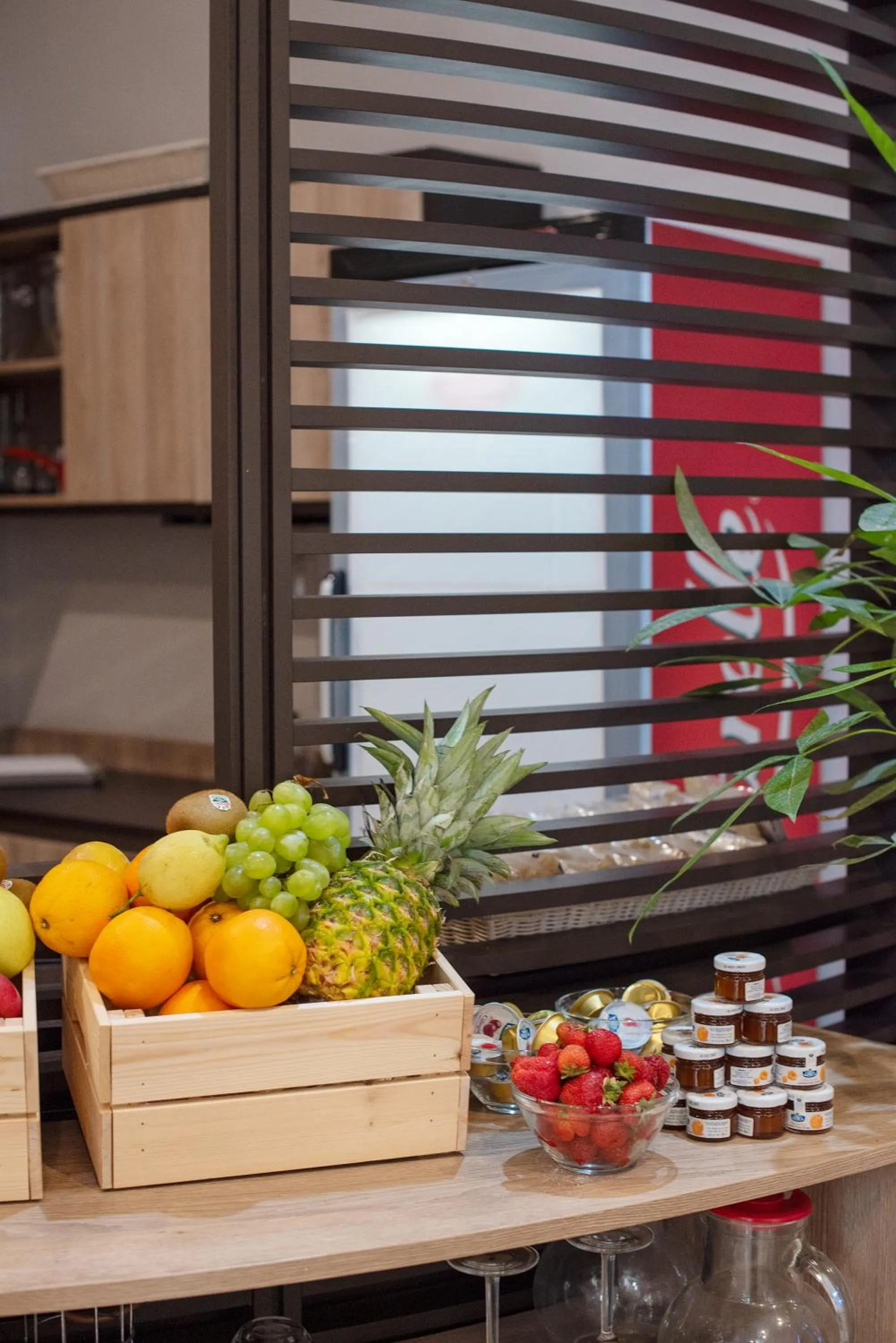 Food in Neapolis Lifestyle