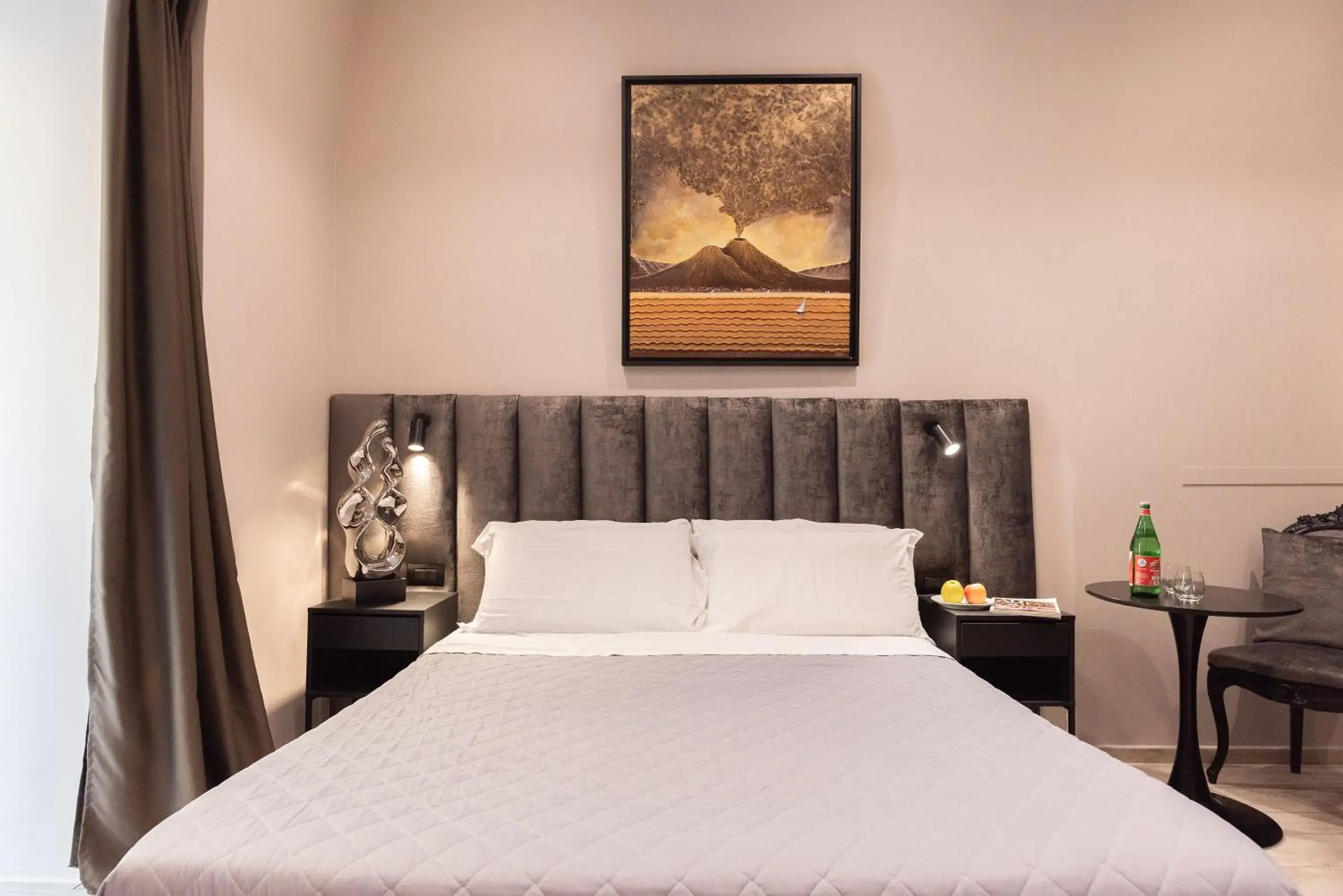 Photo of the whole room, Bed in Neapolis Lifestyle Photo of the whole room, Bed in Neapolis Lifestyle