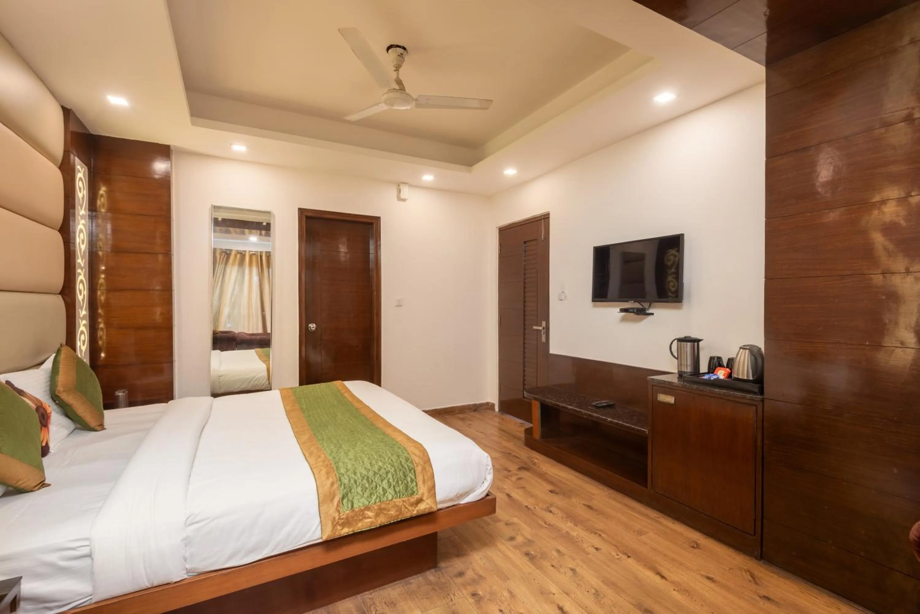 Hotel 30 Degree North Mussoorie - On Mall Road